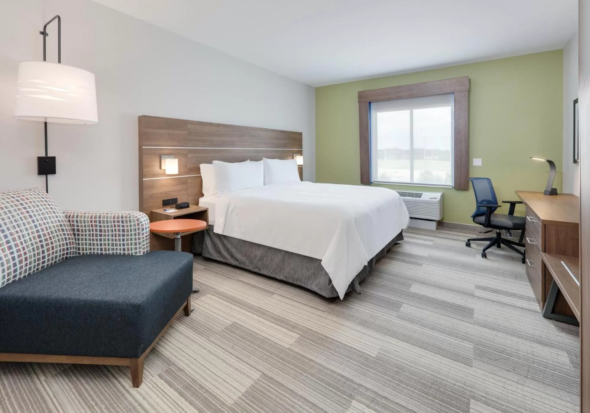 Bed in Holiday Inn Express & Suites - Plano - The Colony by IHG