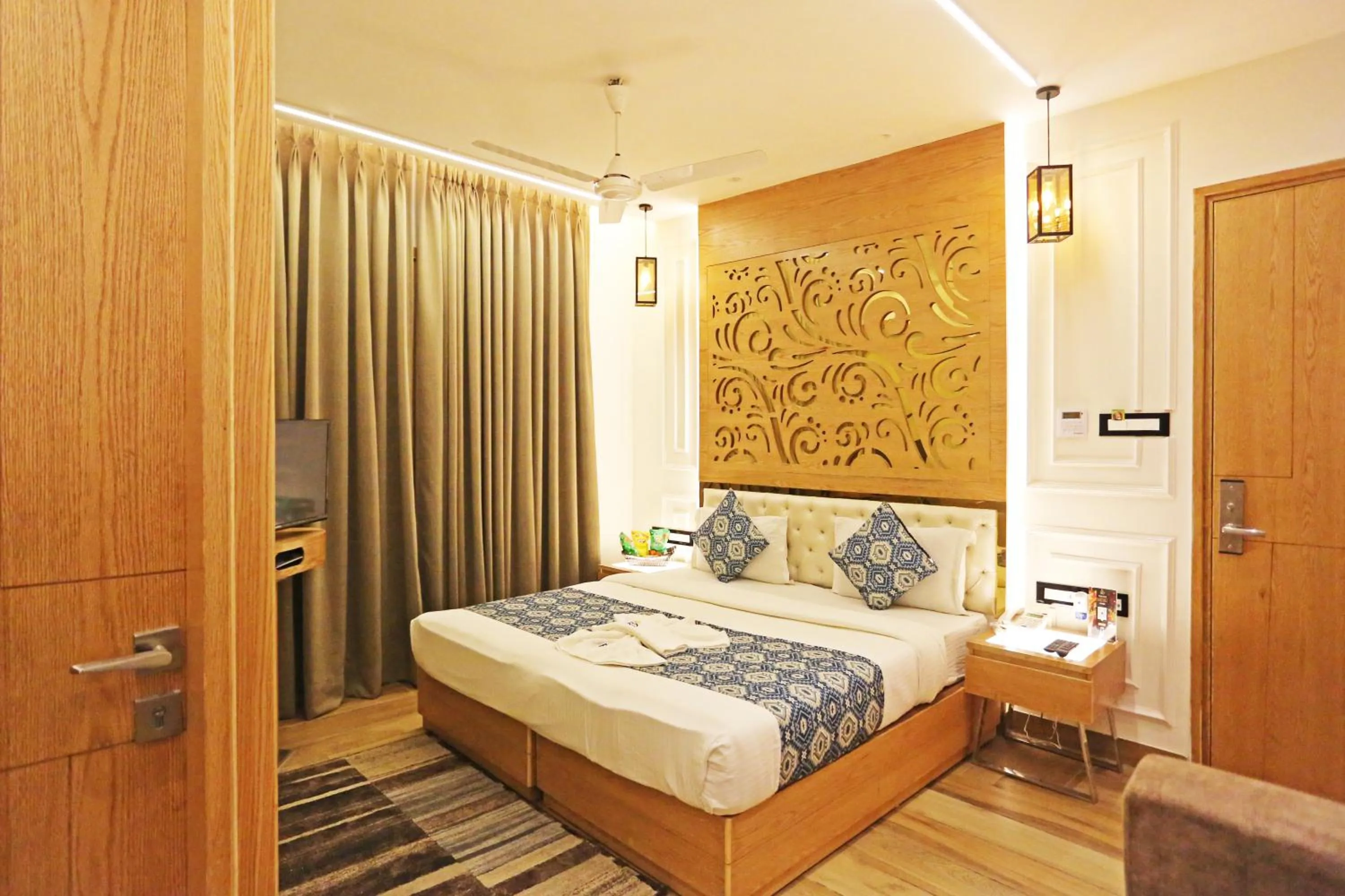 Bed in JRD Luxury-Business Hotel