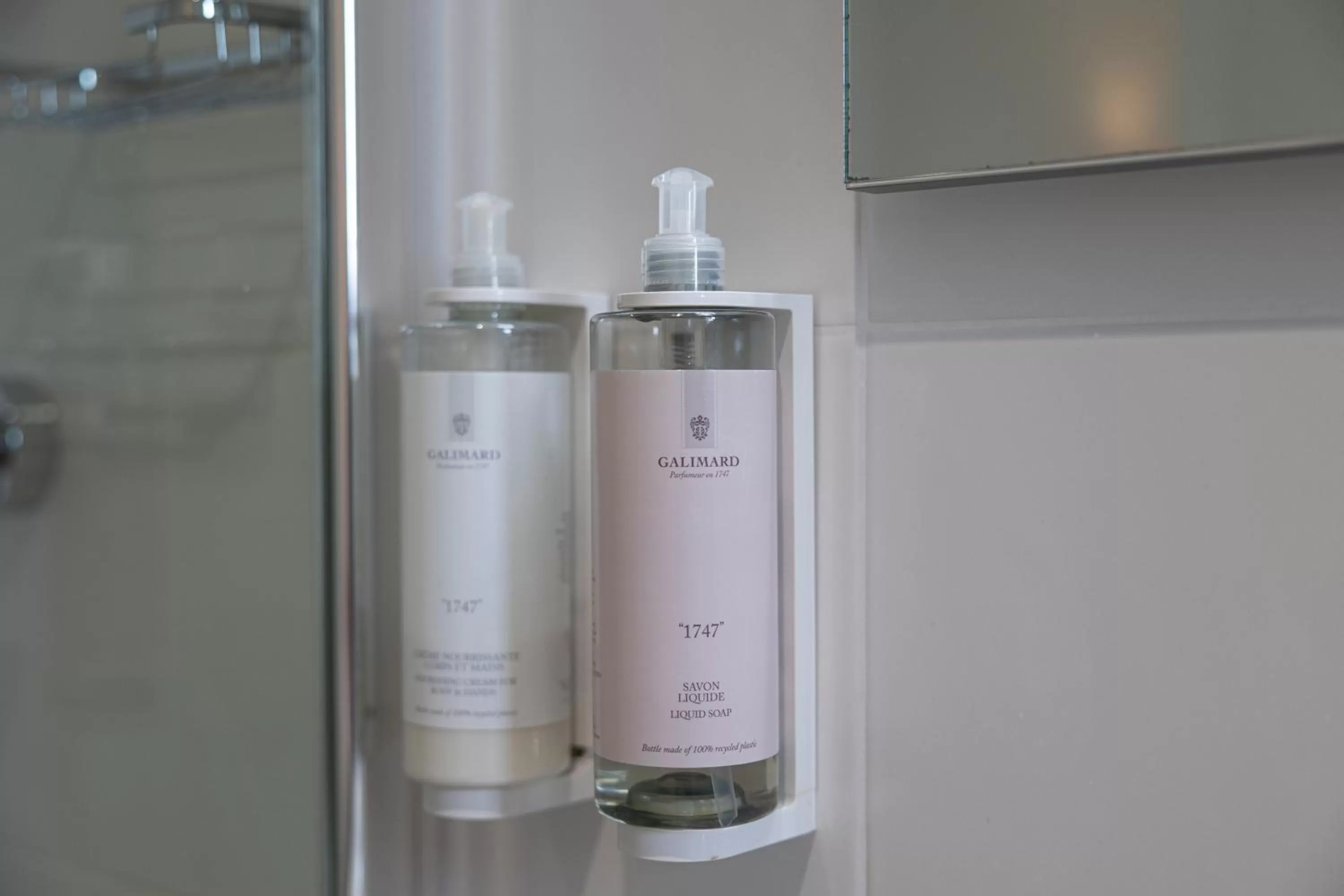 Bathroom in Hôtel & Espace Bien-être La Maison du Lierre