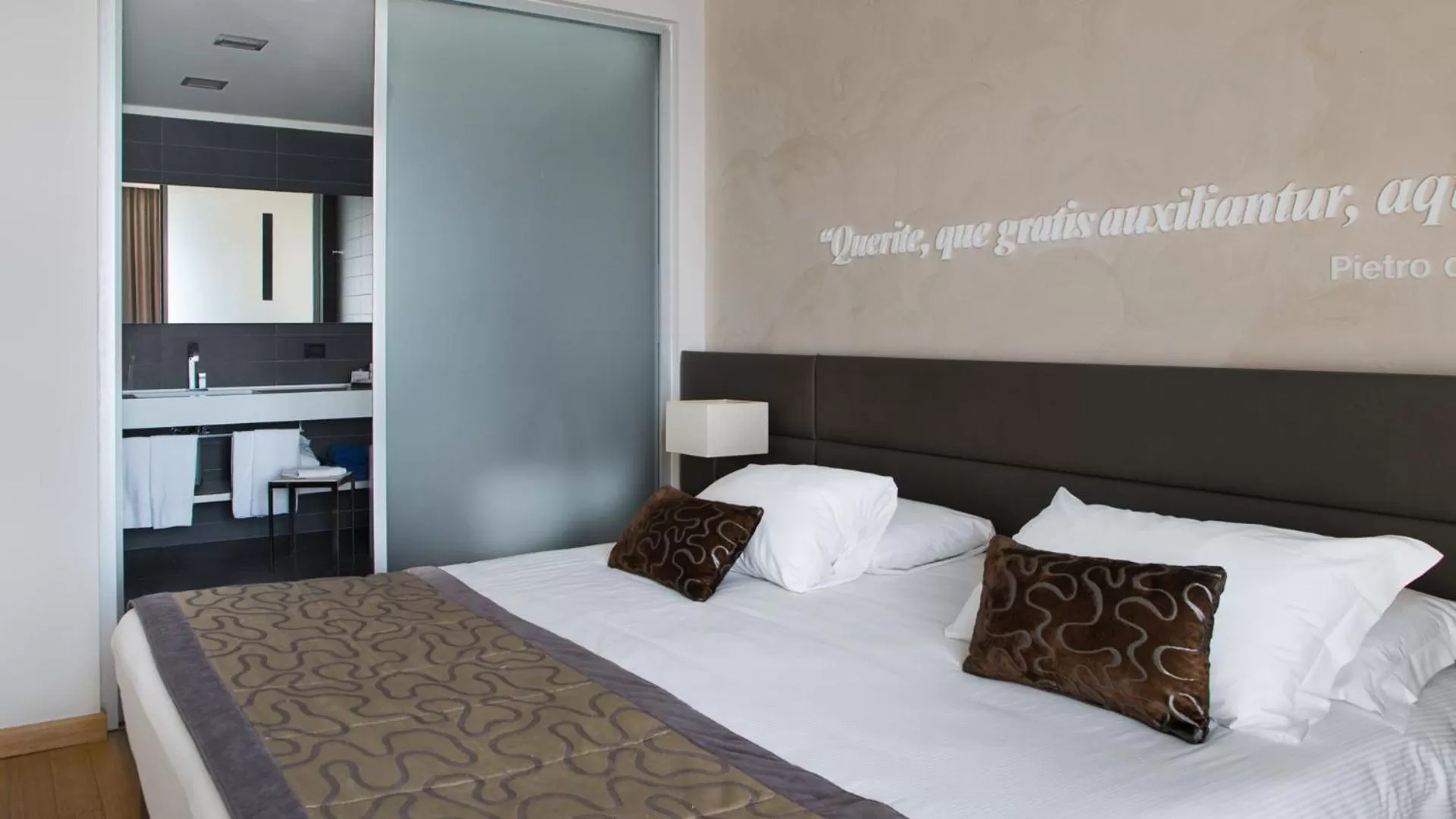 Bedroom, Bed in Galzignano Resort Terme & Golf - Hotel Majestic