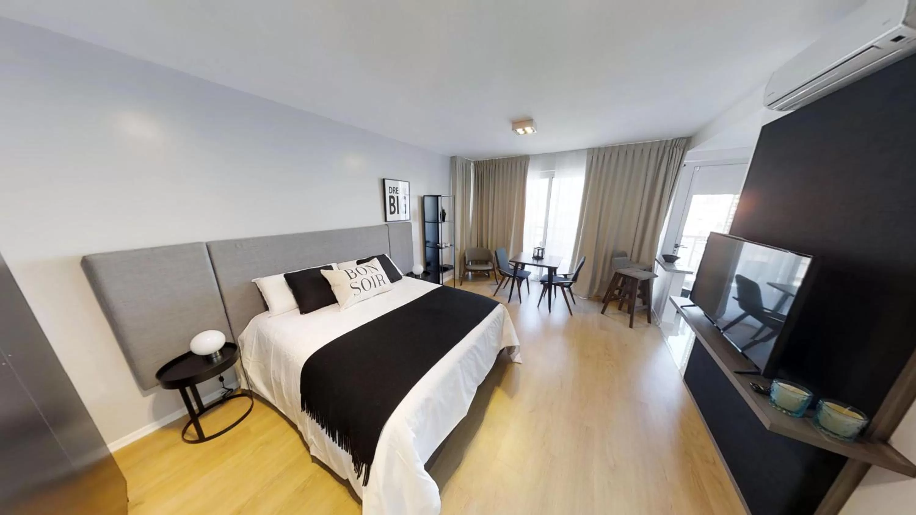 Photo of the whole room, Bed in GrandView Hotel Buenos Aires