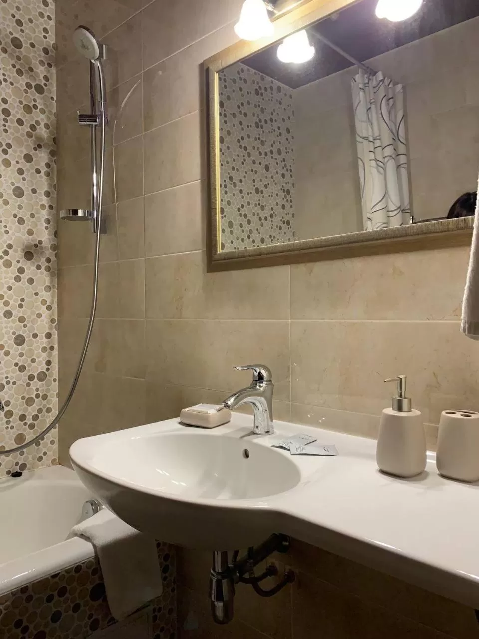 Bathroom in Hotel Prydesnyansky
