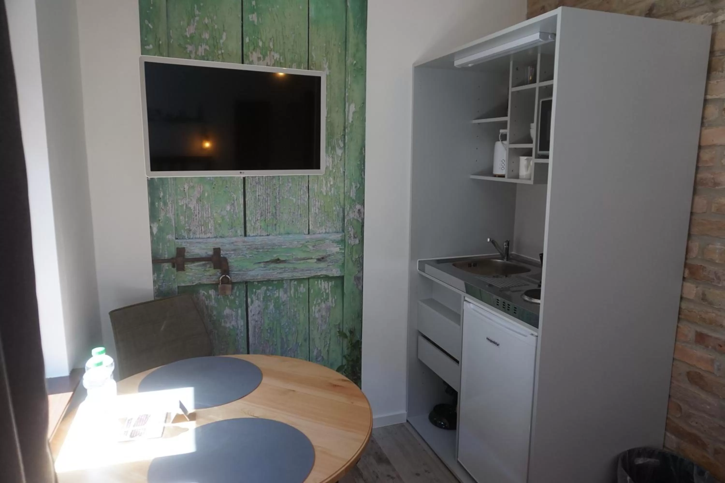 Kitchen or kitchenette in Aparthotel Walhalla Potsdam