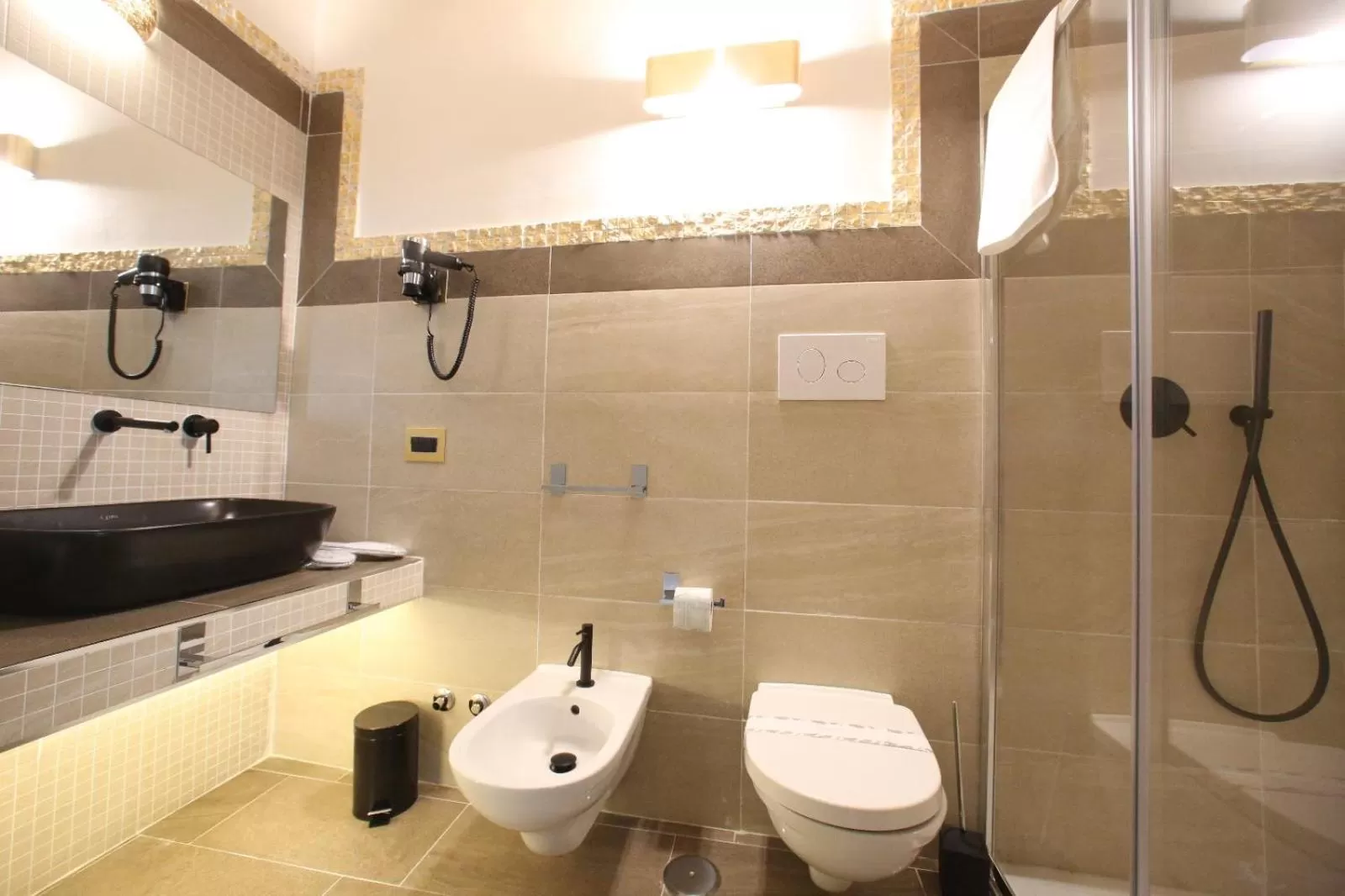 Shower in Relais Piazza Del Plebiscito B&B