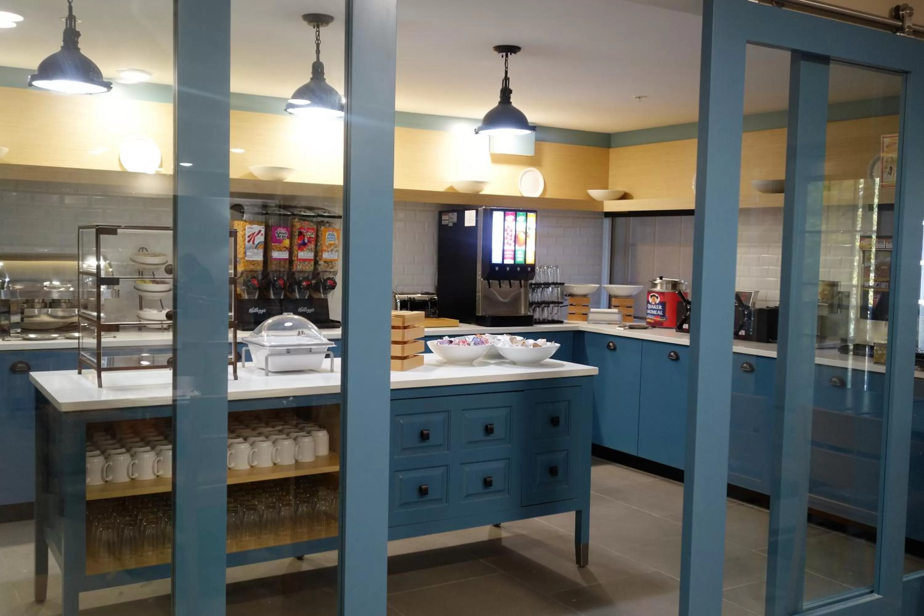 American breakfast in Country Inn & Suites by Radisson, Pigeon Forge South, TN