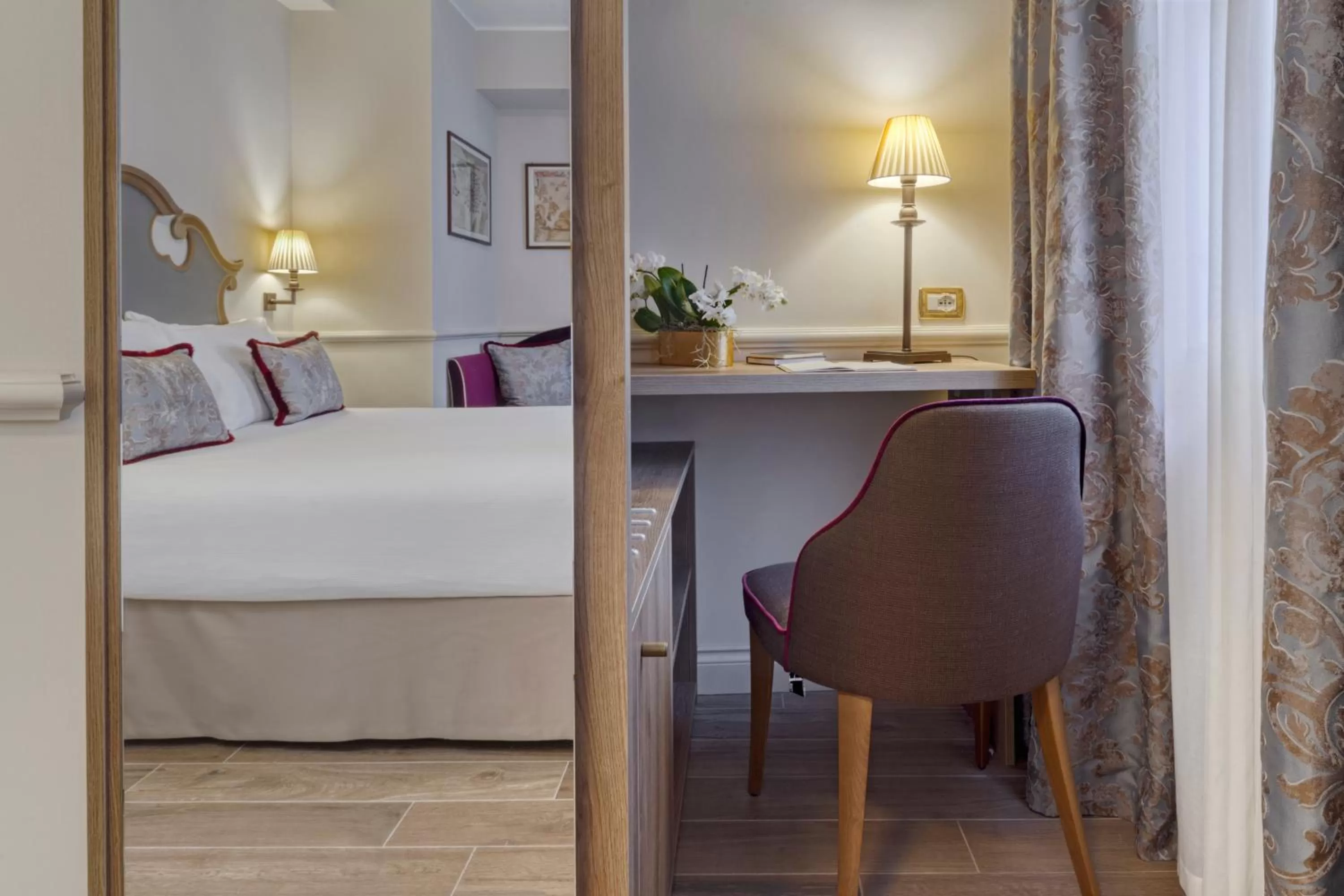 Decorative detail, Bed in Hotel Nuovo Teson