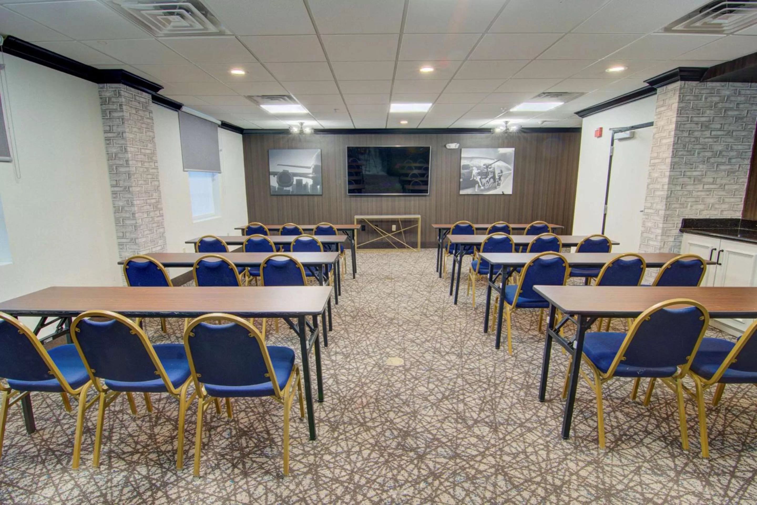 Business facilities in Comfort Suites Newport News Airport