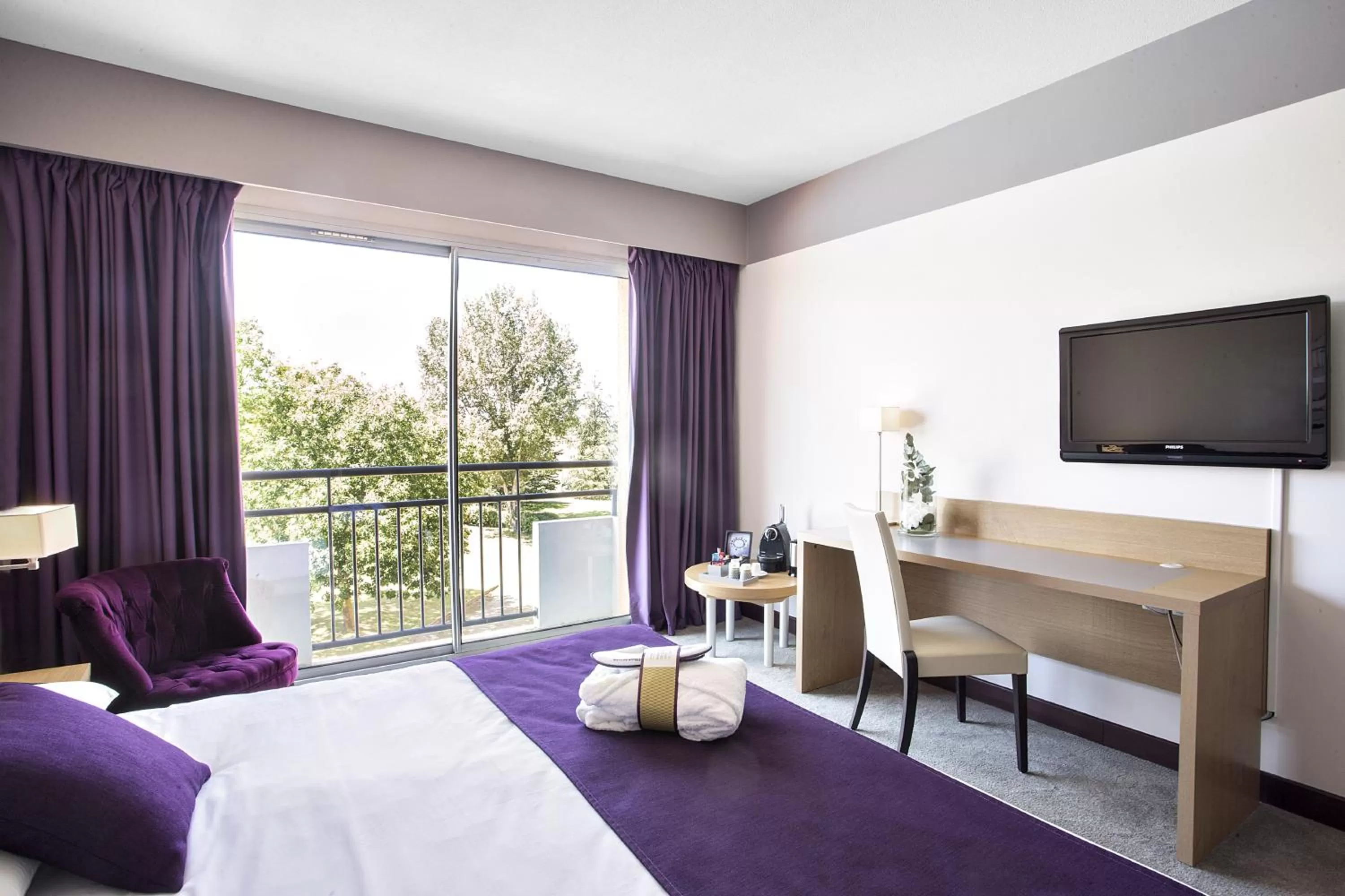 Photo of the whole room, Bed in Mercure Toulouse Aéroport Golf de Seilh