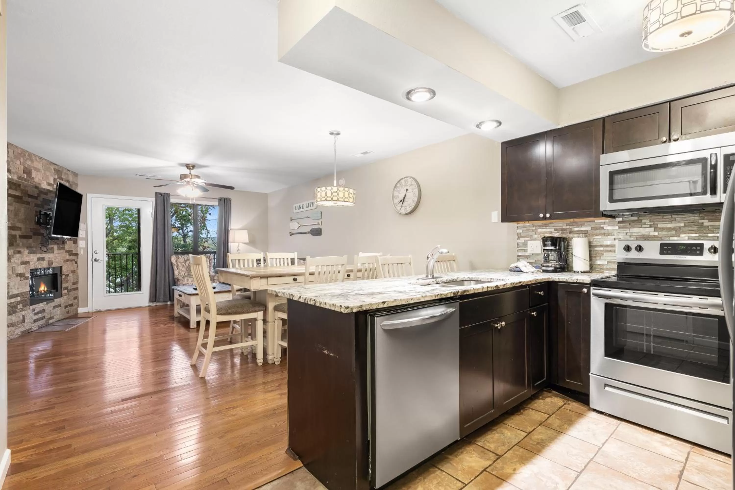 Kitchen or kitchenette in Table Rock Resorts at Indian Point