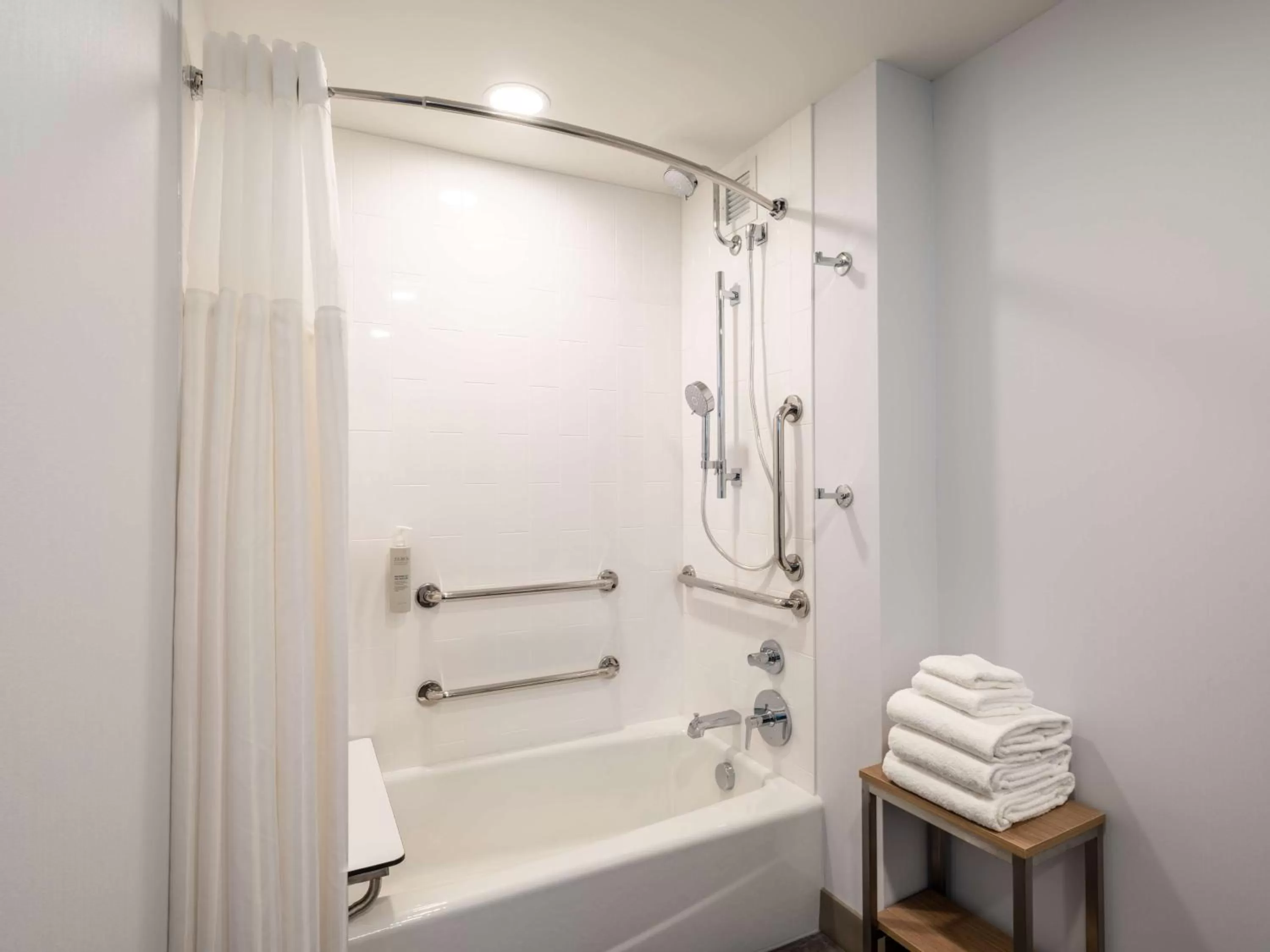 Bathroom in Hilton Garden Inn Toledo Downtown