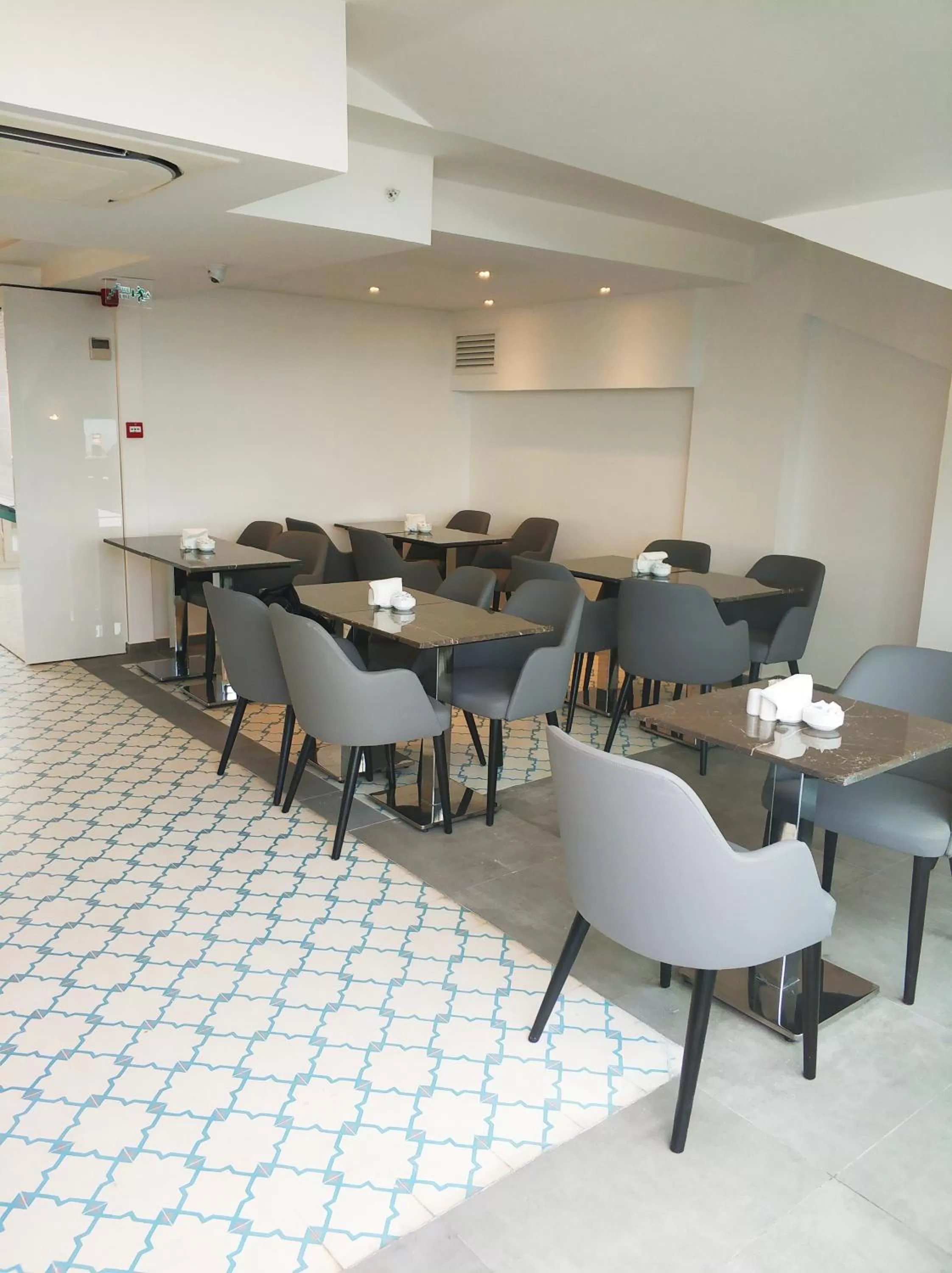 Restaurant/Places to Eat in Ligos