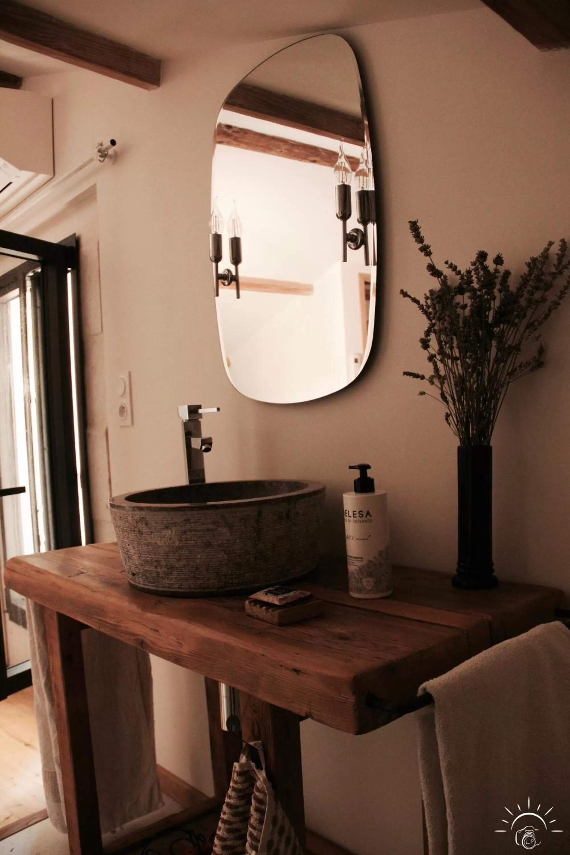 Bathroom in Chambre d'hôtes dans une ancienne bergerie