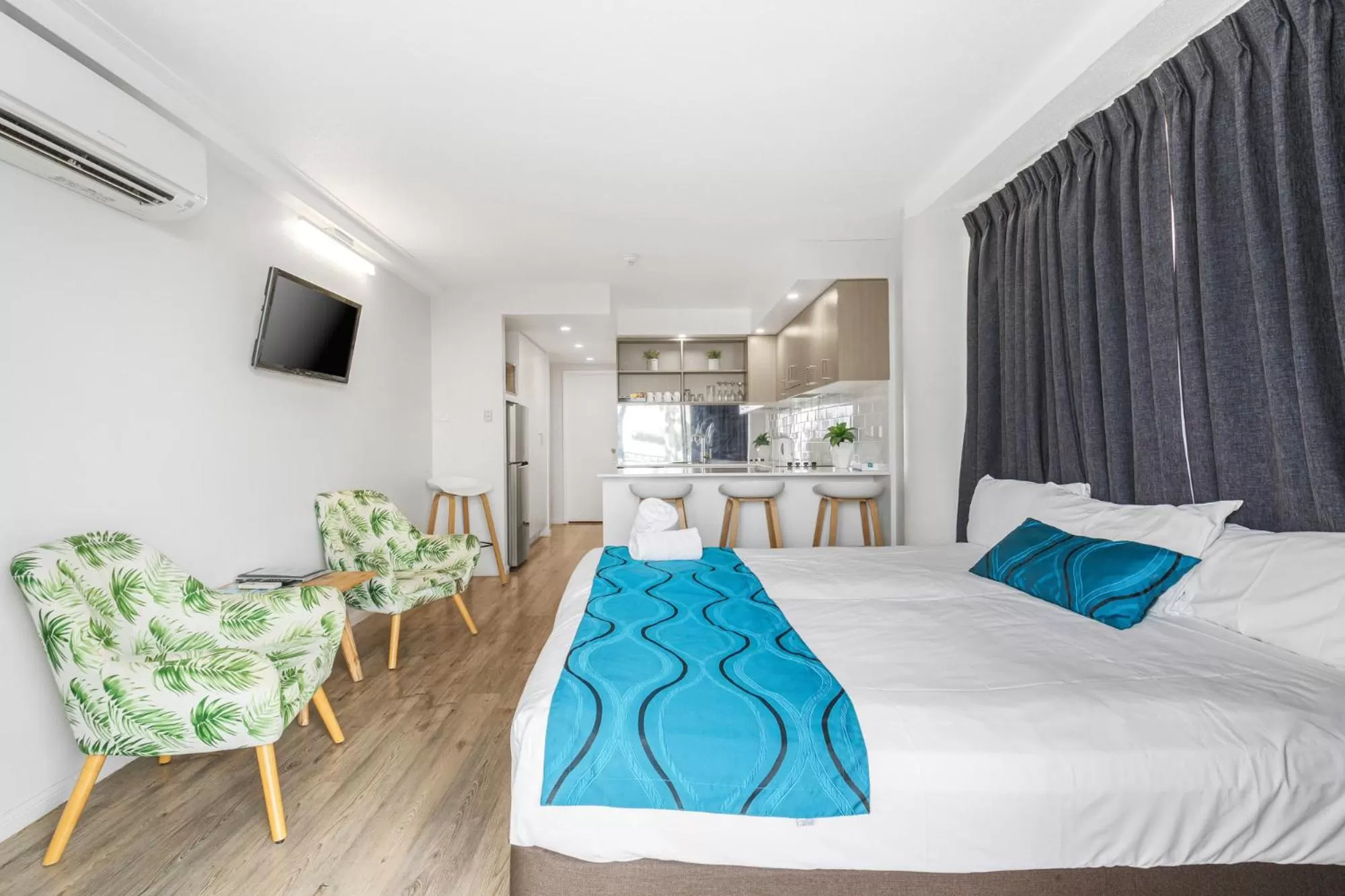 Bedroom, Bed in Bayview Tower