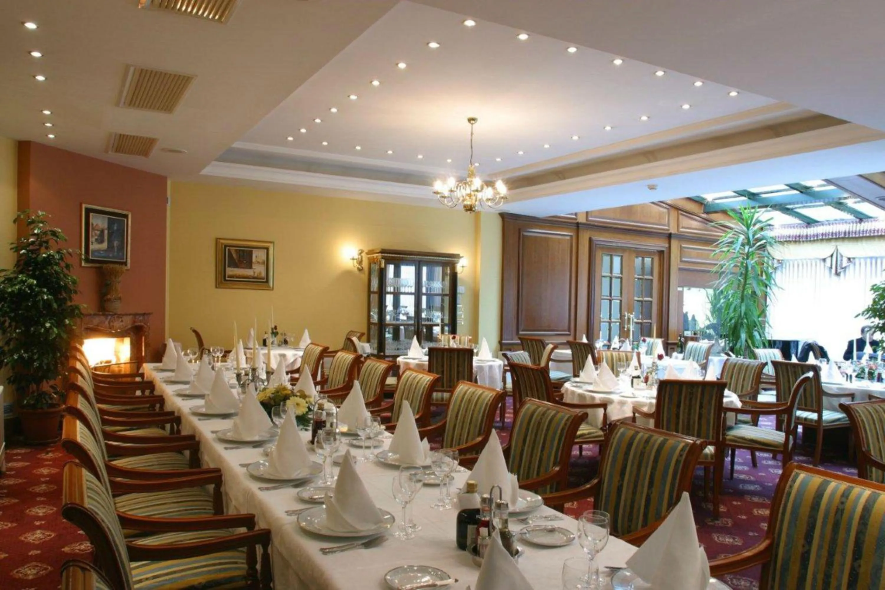 Restaurant/places to eat in Hotel AS
