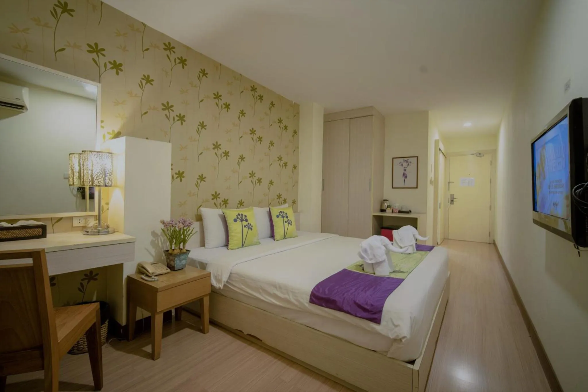 Deluxe Double With Balcony- Building 2 in Villa Cha-Cha Khaosan Rambuttri