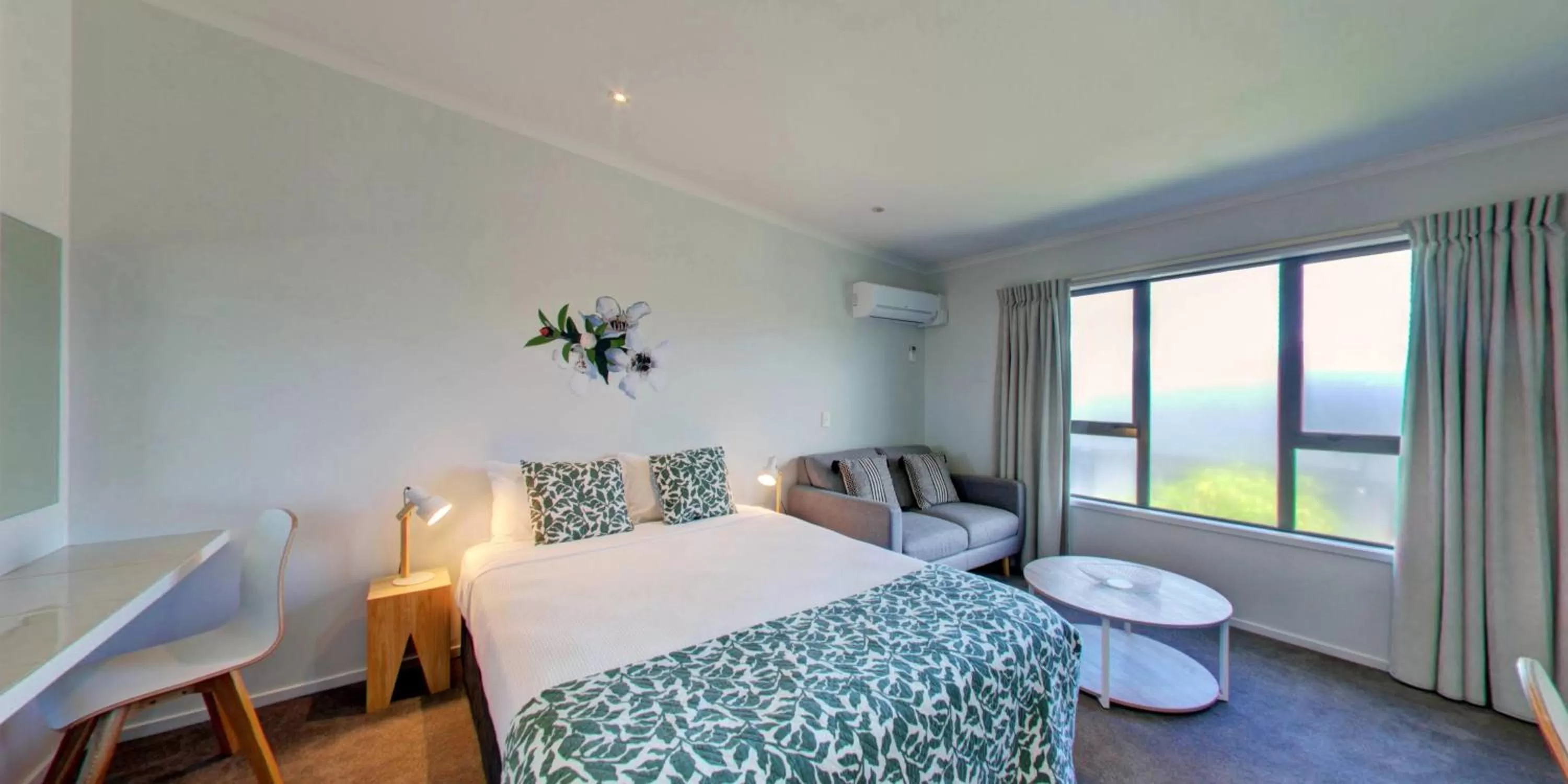 Living room, Bed in Alpine Lake Motel