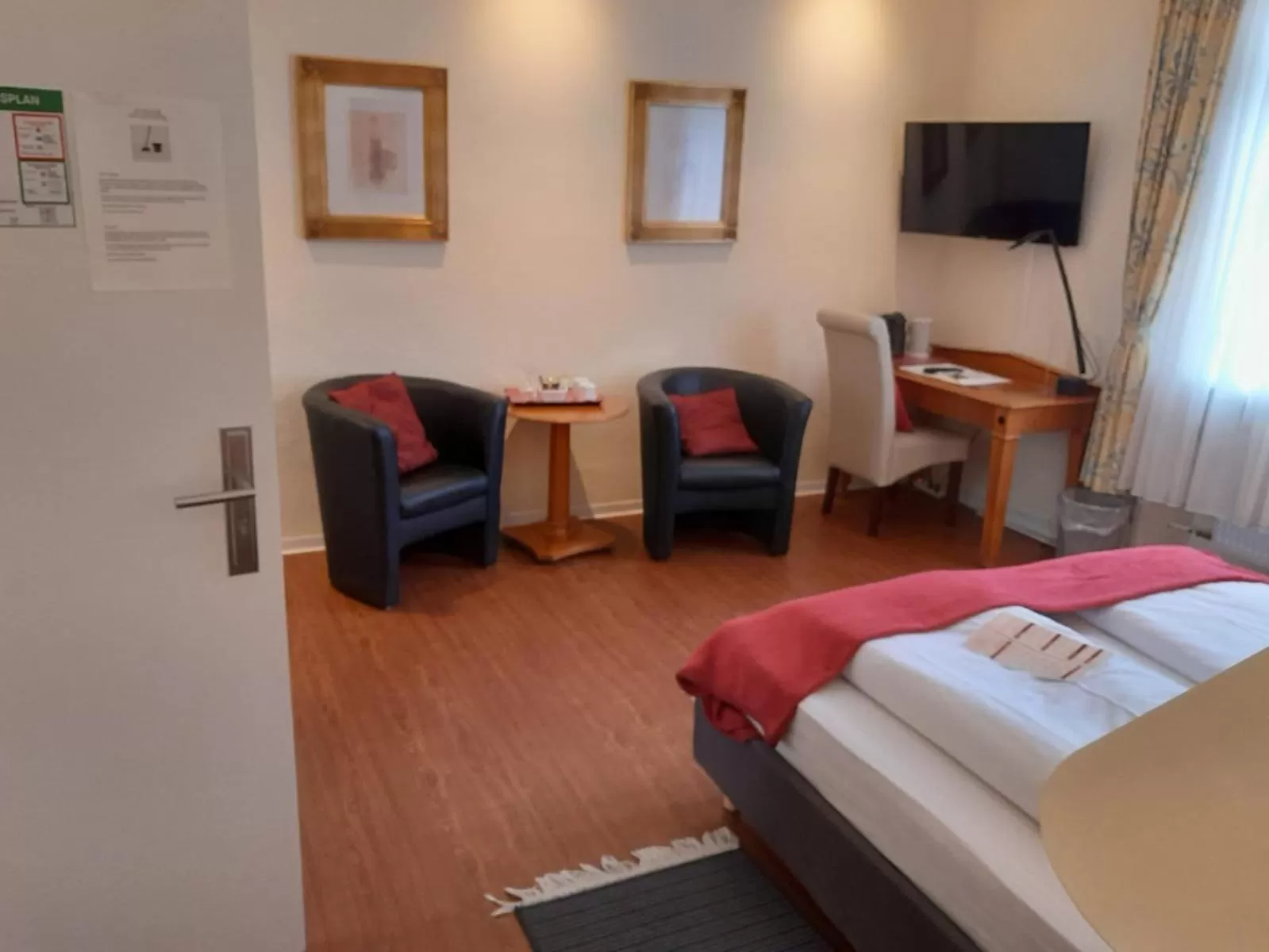 Seating area, Bed in Schlosshotel Domäne Walberberg