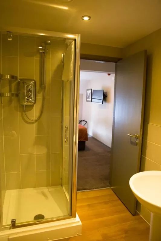 Shower in George & Dragon, Conwy