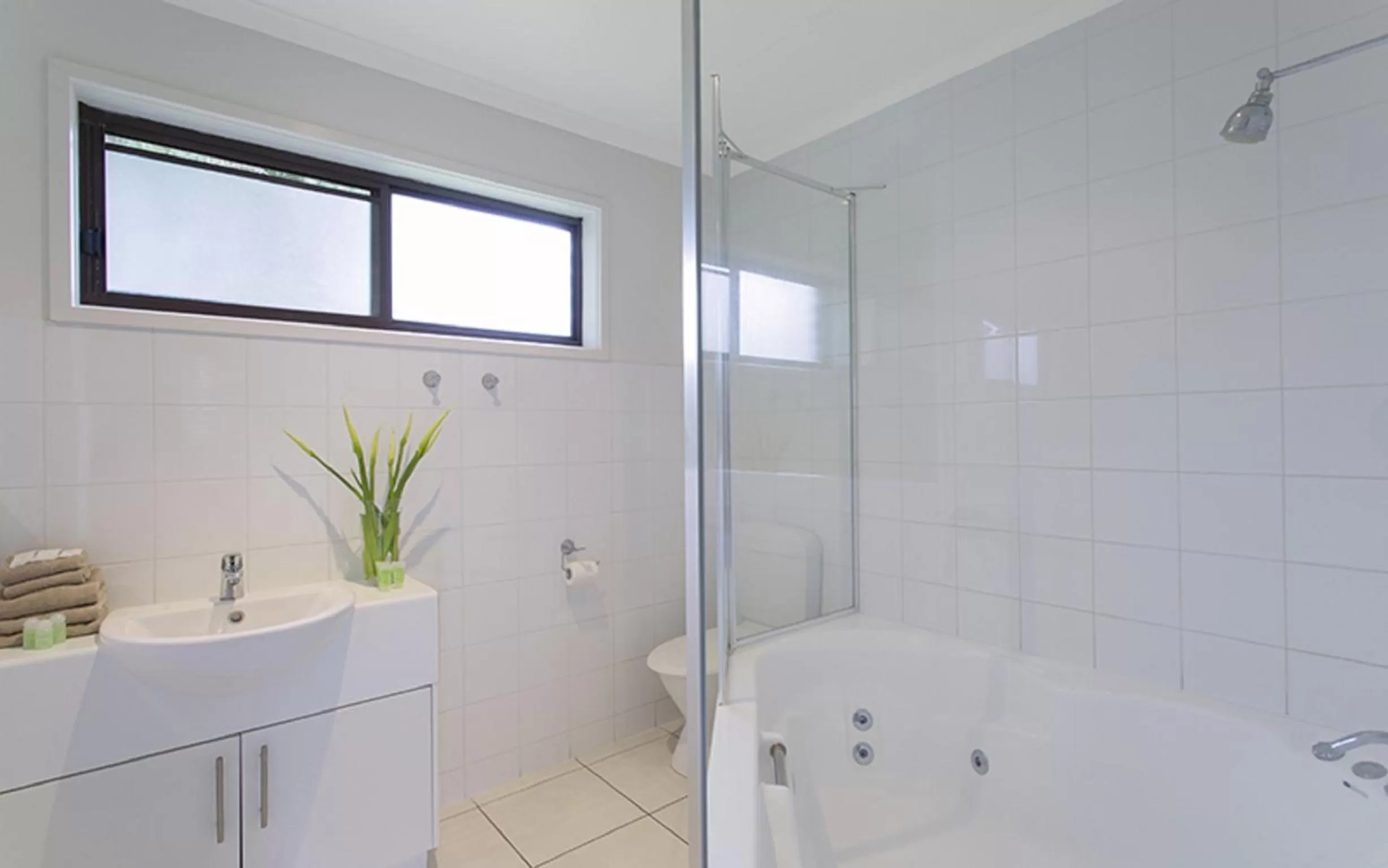 Bathroom in Best Western Colonial Village Motel