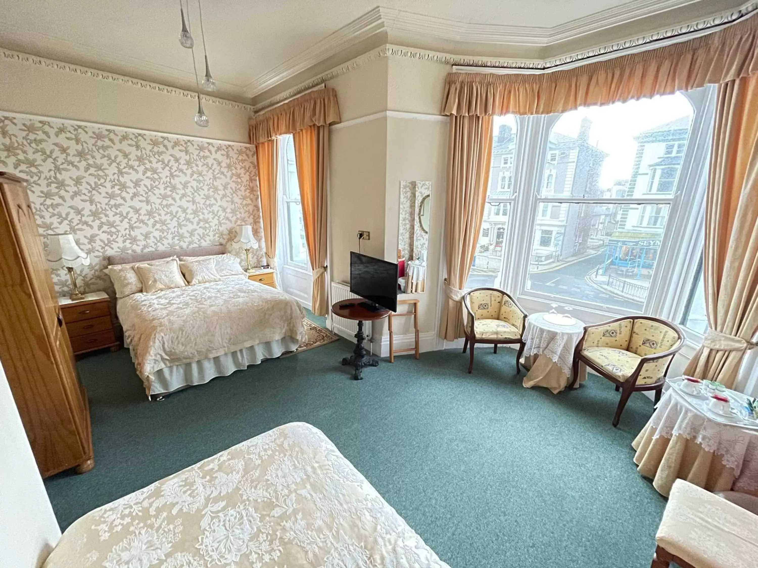 Triple Room with Private Bathroom in White Court Llandudno Triple Room with Private Bathroom in White Court Llandudno