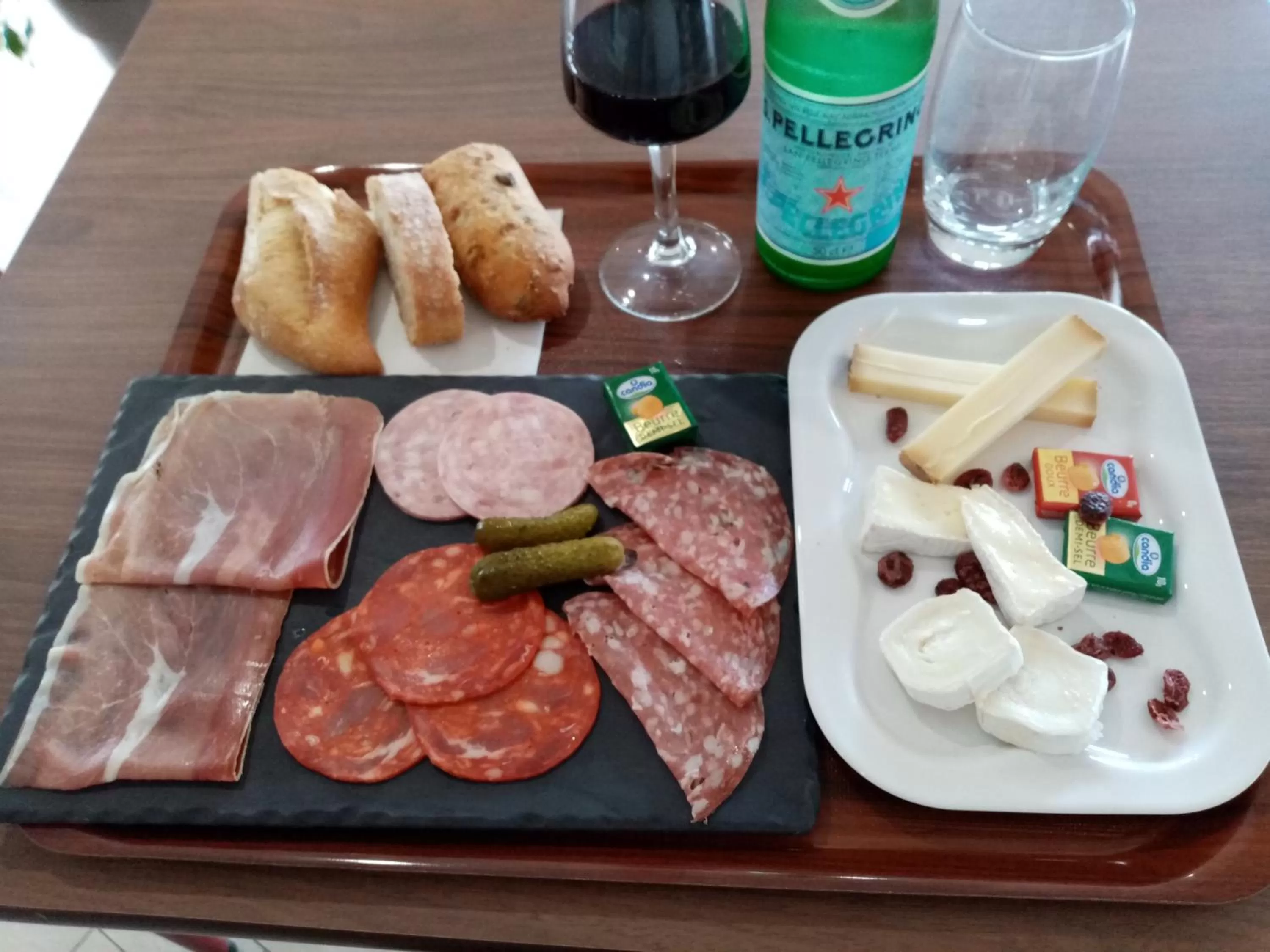 Restaurant/places to eat in Campanile Saintes