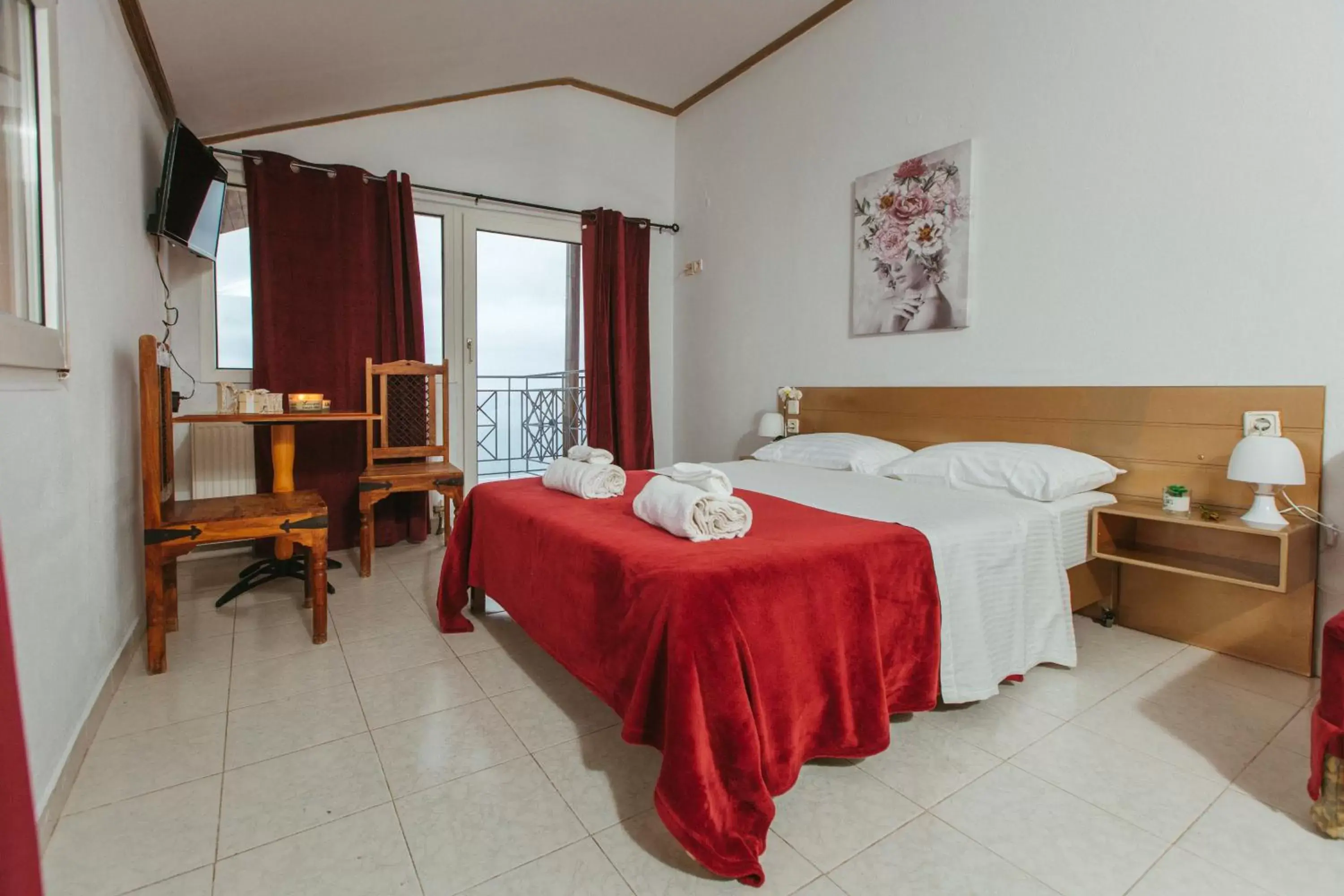 Deluxe Suite with Sea View in Hotel Christina - Happy Days Deluxe Suite with Sea View in Hotel Christina - Happy Days