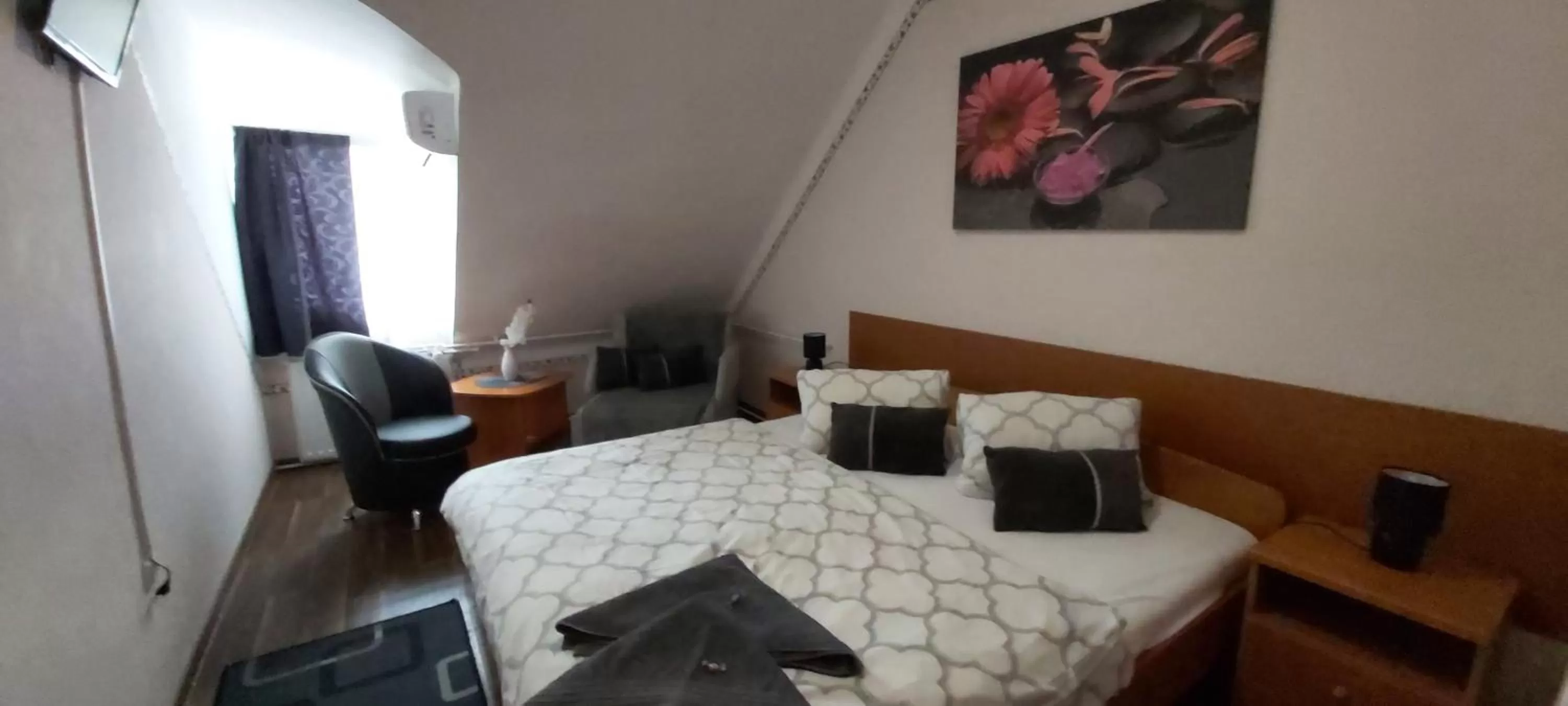 Bed in Romantik Étterem - Panzió