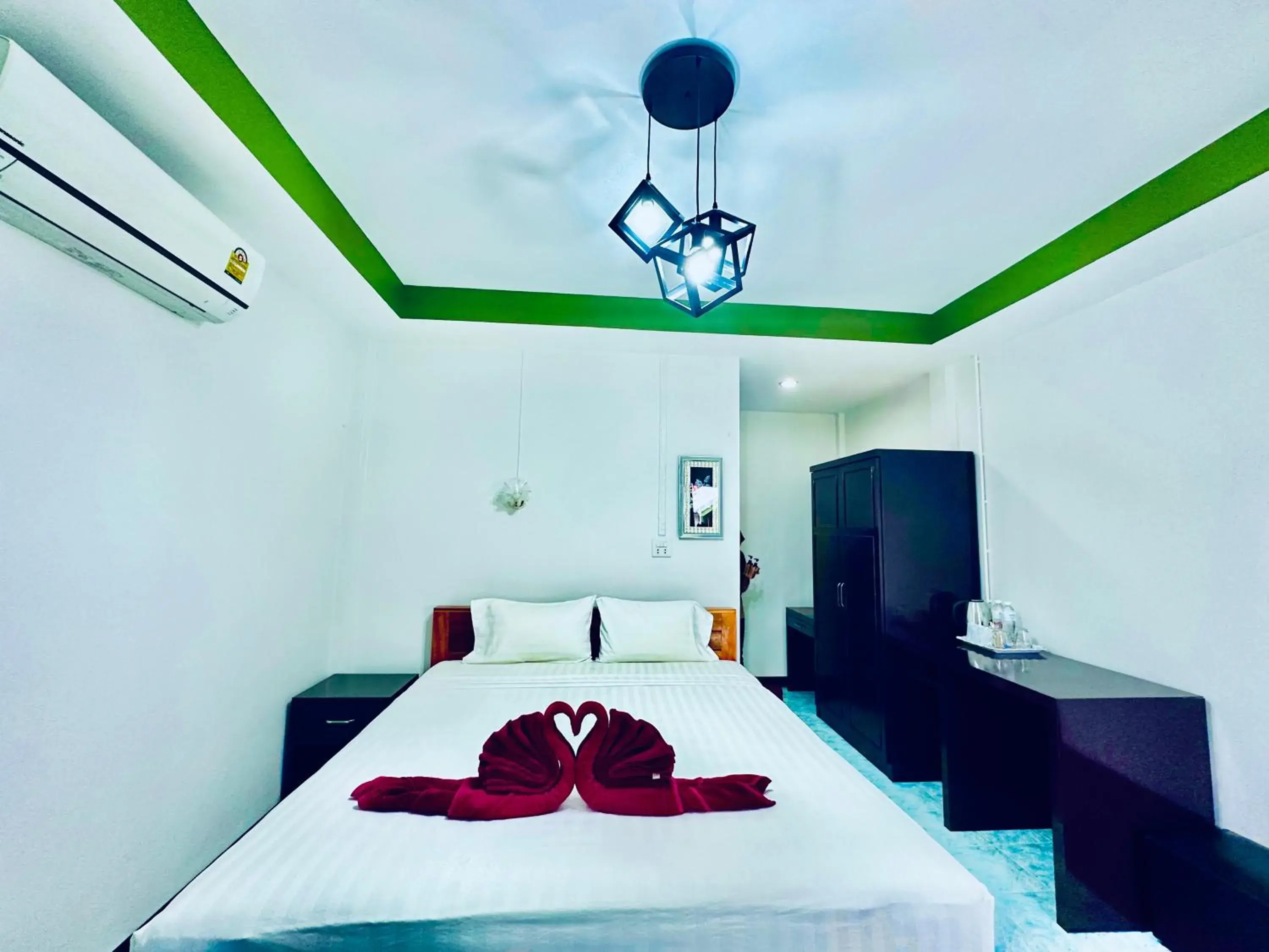 Queen Room with Balcony in Lanta L.D. Beach Bungalow Queen Room with Balcony in Lanta L.D. Beach Bungalow