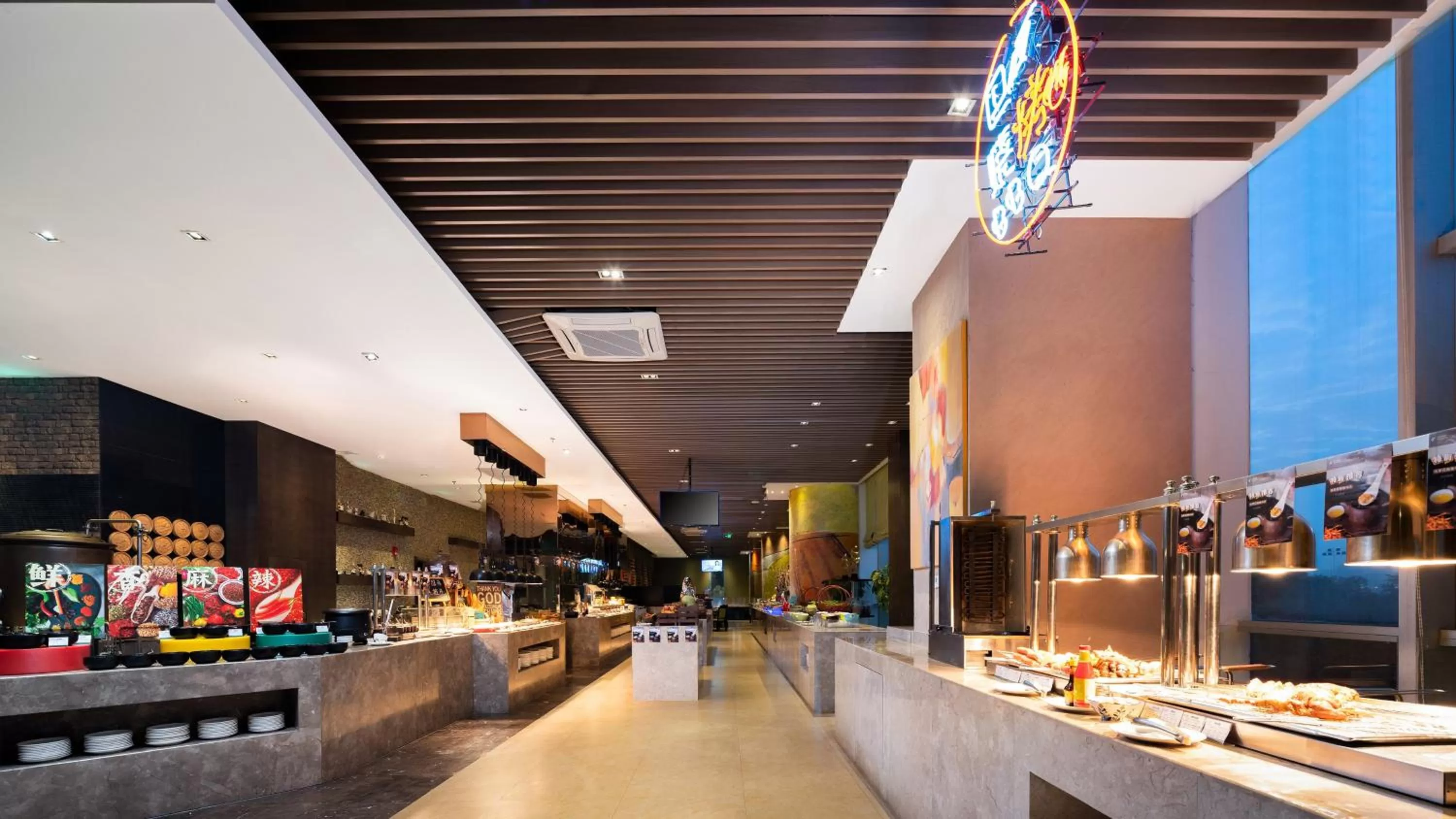 Restaurant/places to eat in Holiday Inn Nanchang Riverside by IHG