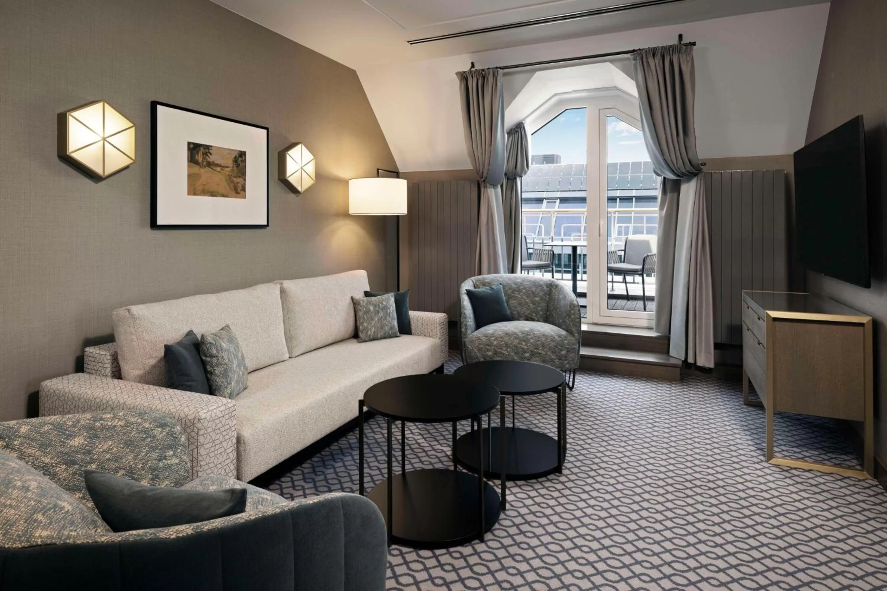 Living room in Hilton Vienna Plaza