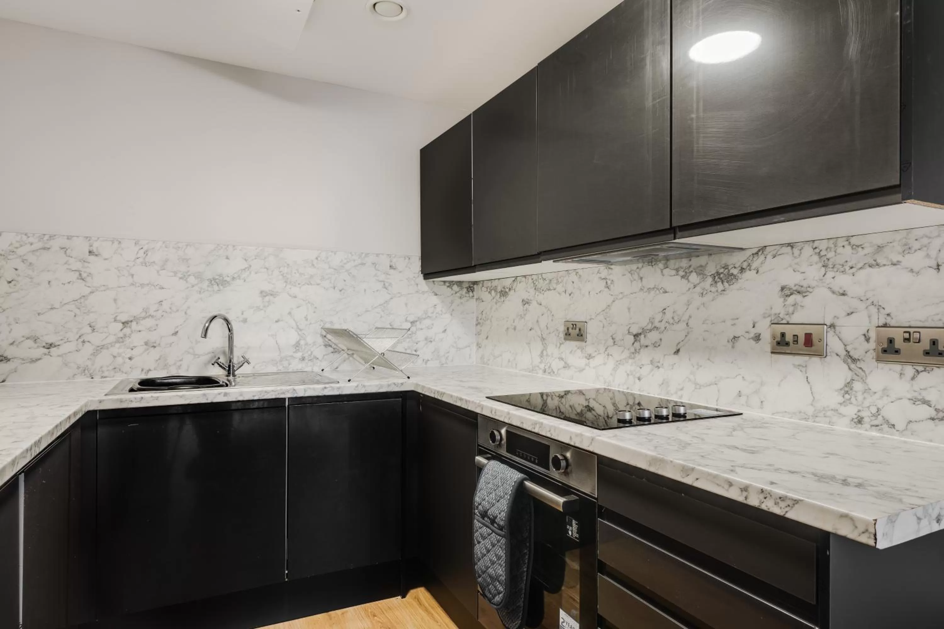 Kitchen or kitchenette in Stanley St Suites By GuestFirst