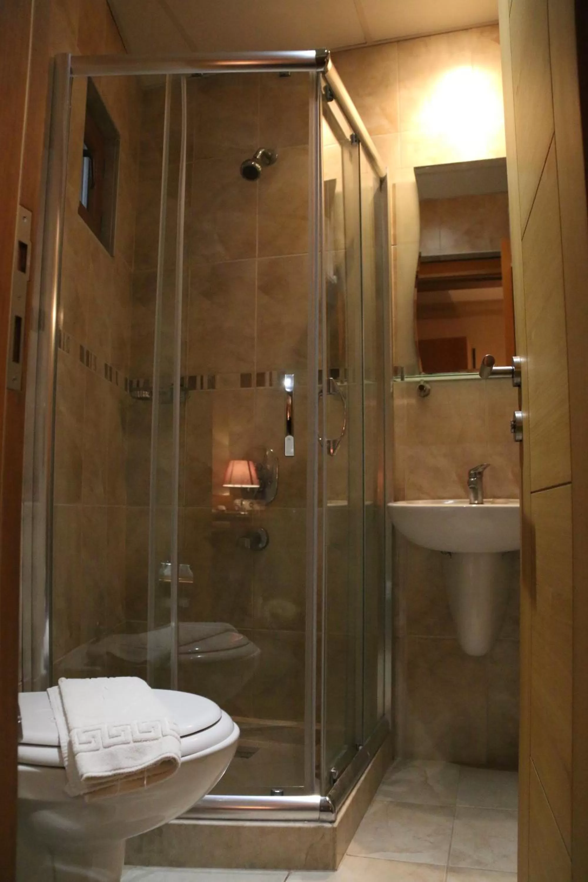 Shower, Bathroom in Grand Peninsula Hotel