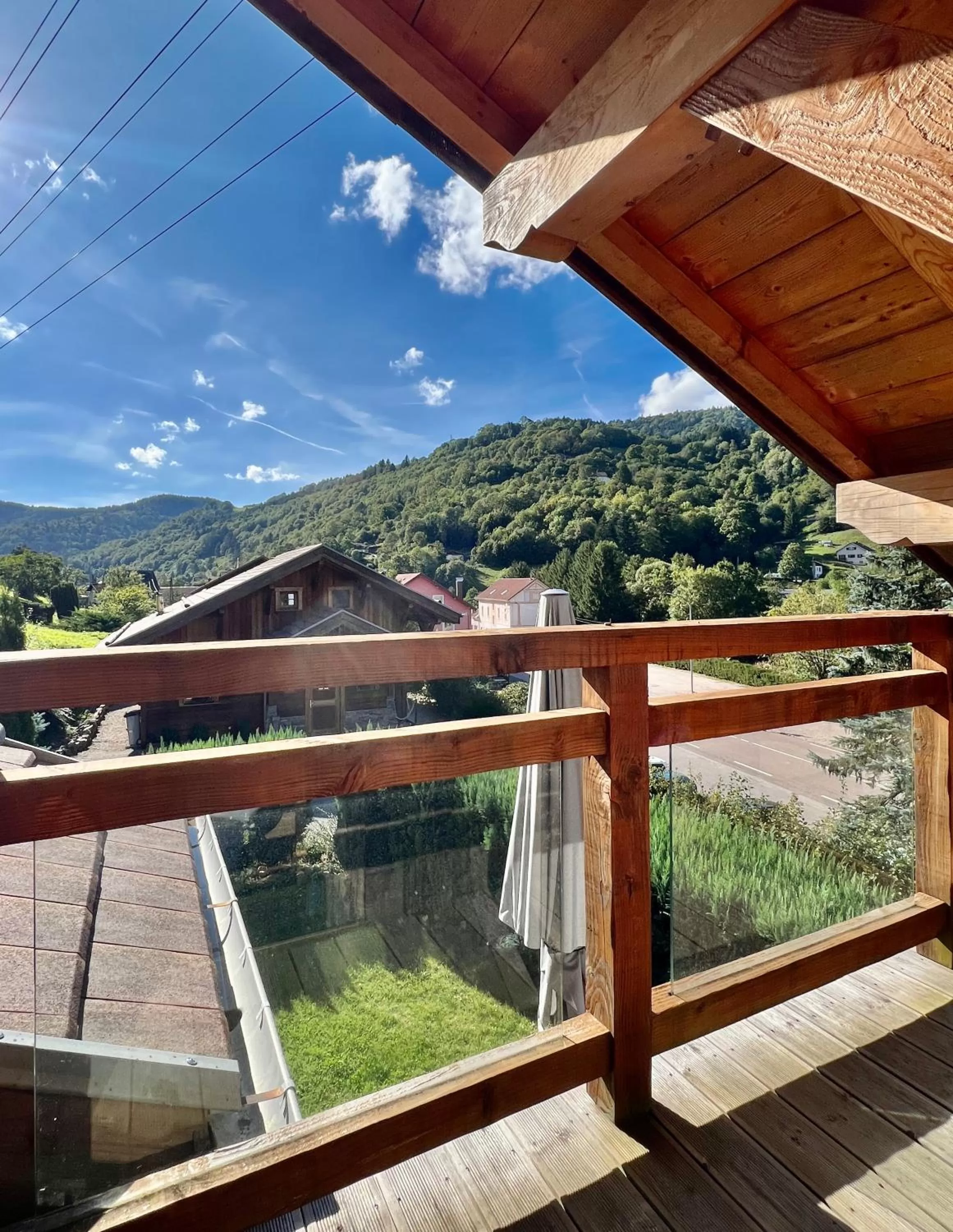 Balcony/Terrace in LOGIS HÔTEL, CHALETS et RESTAURANT LES CHATELMINÉS
