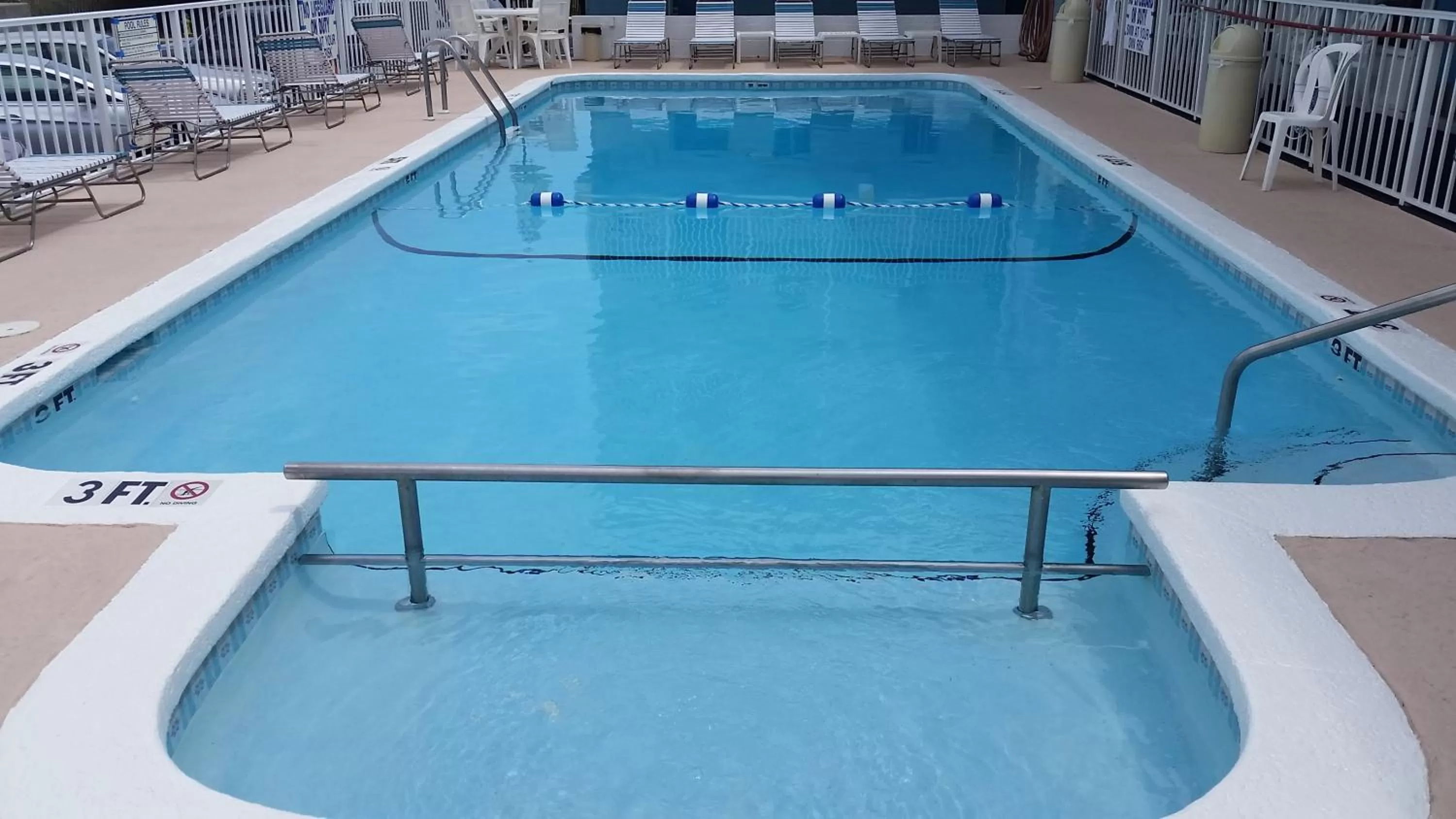 Swimming pool in Vancouver Motel