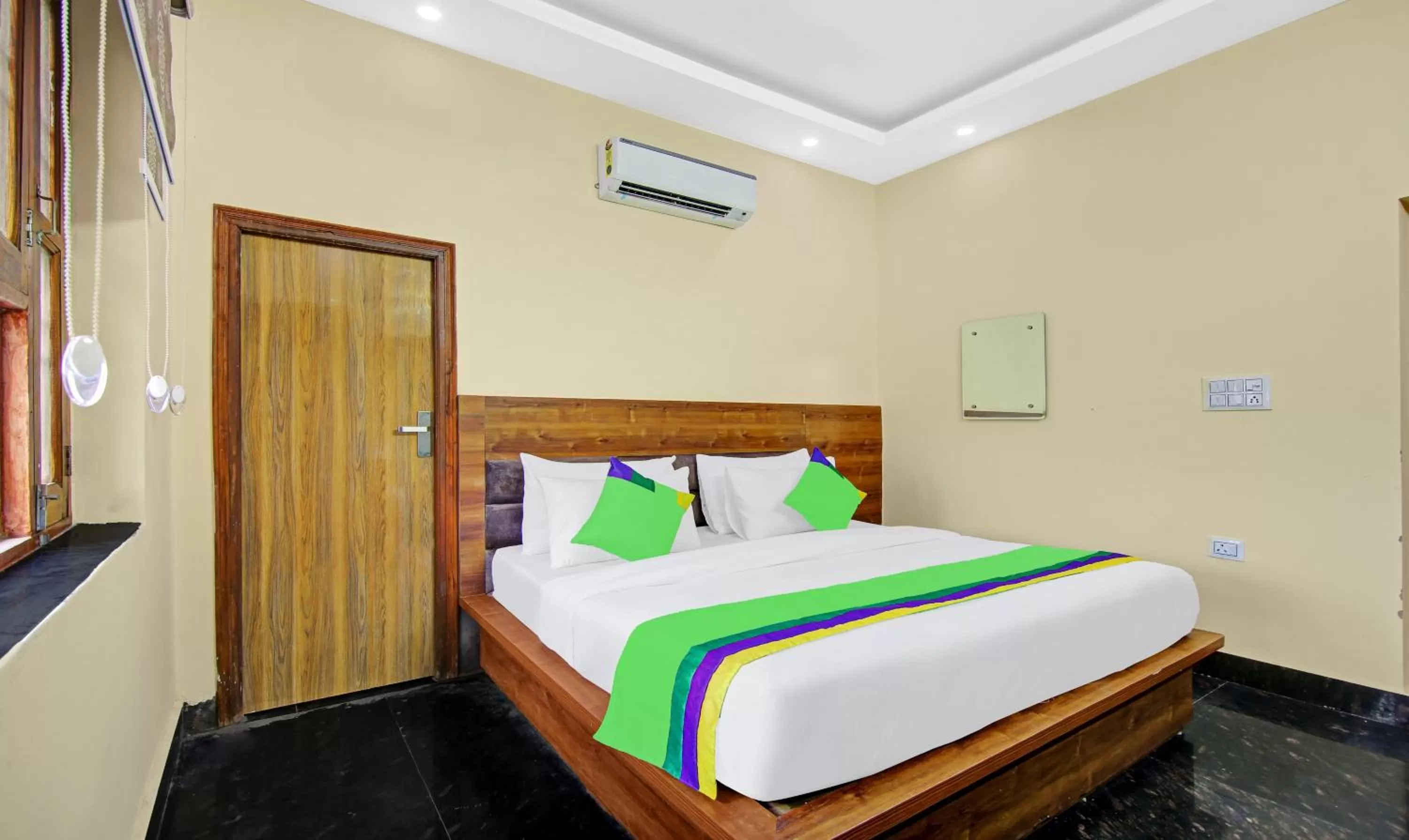 Bed in Treebo The Eden Roc