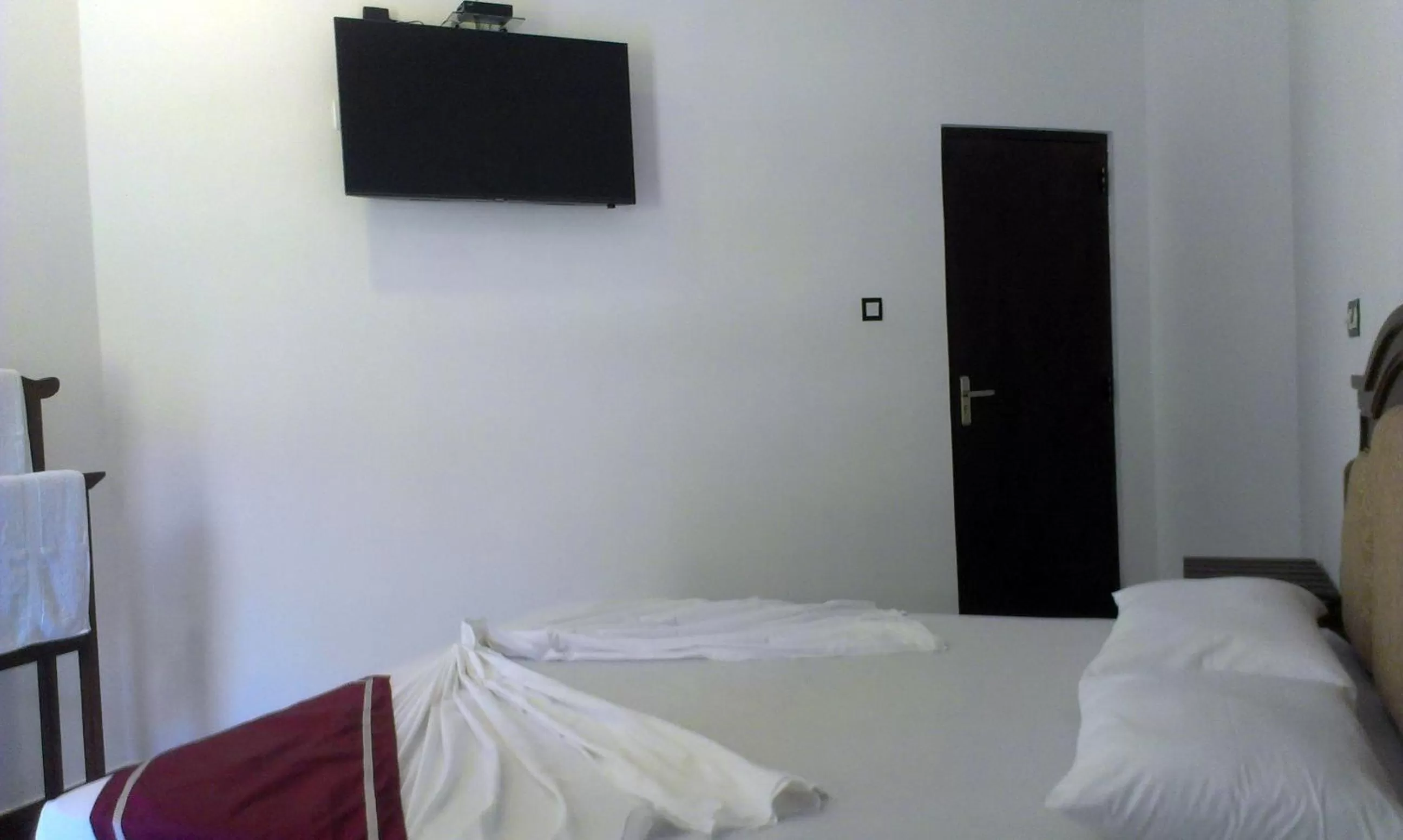 Photo of the whole room, TV/Entertainment Center in Eagle's Residence