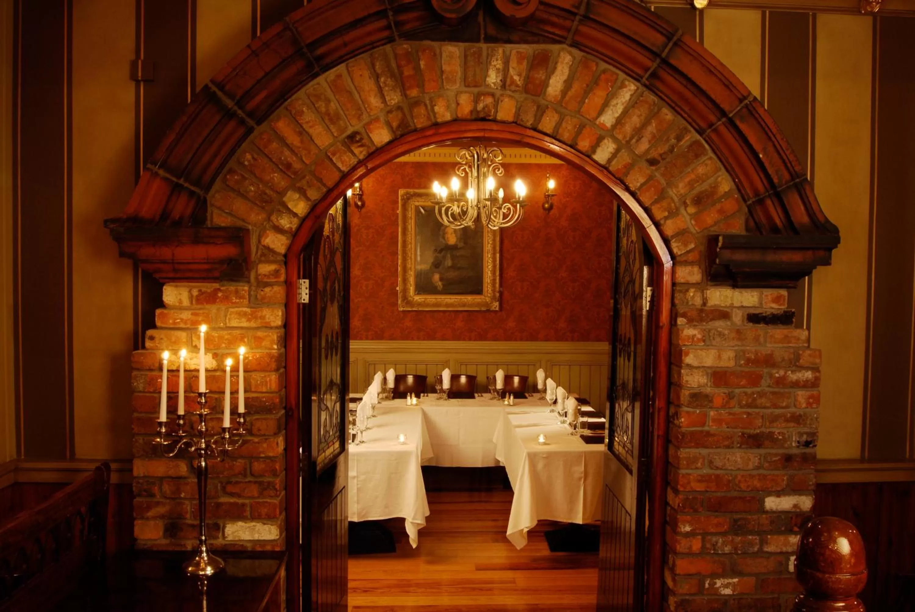 Restaurant/places to eat in Benedicts Hotel