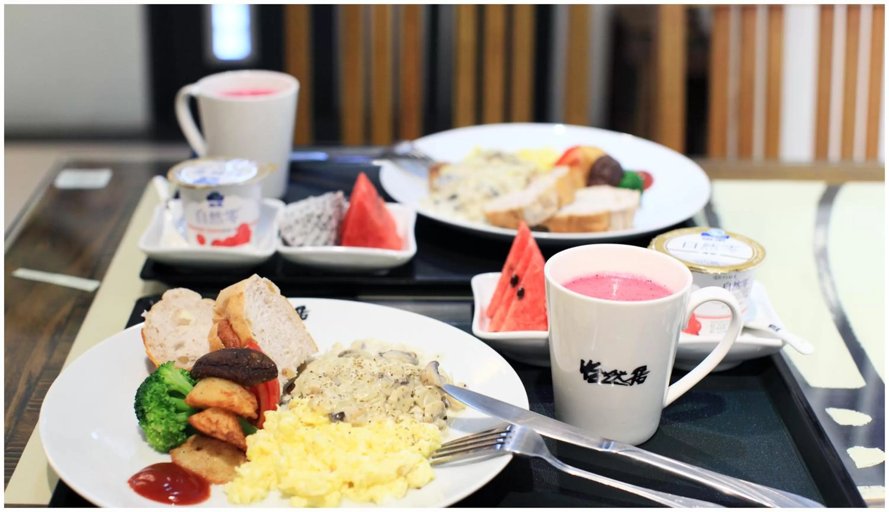 Asian breakfast in Errantry Lodge & Studio