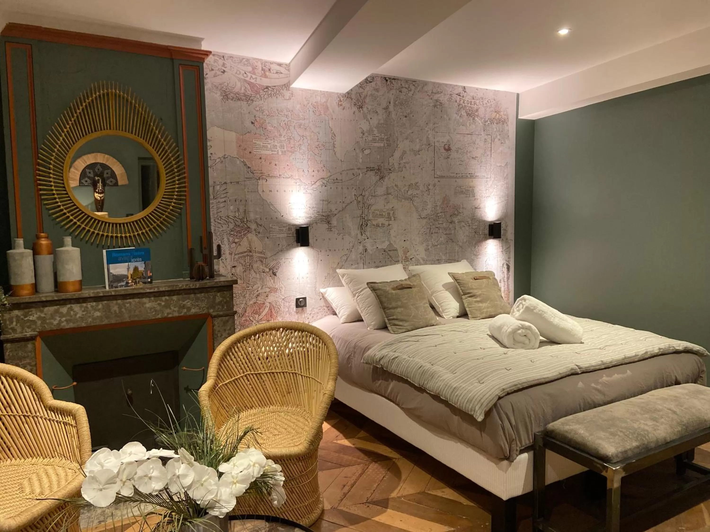 Bedroom, Bed in LA TOUR YVELINE