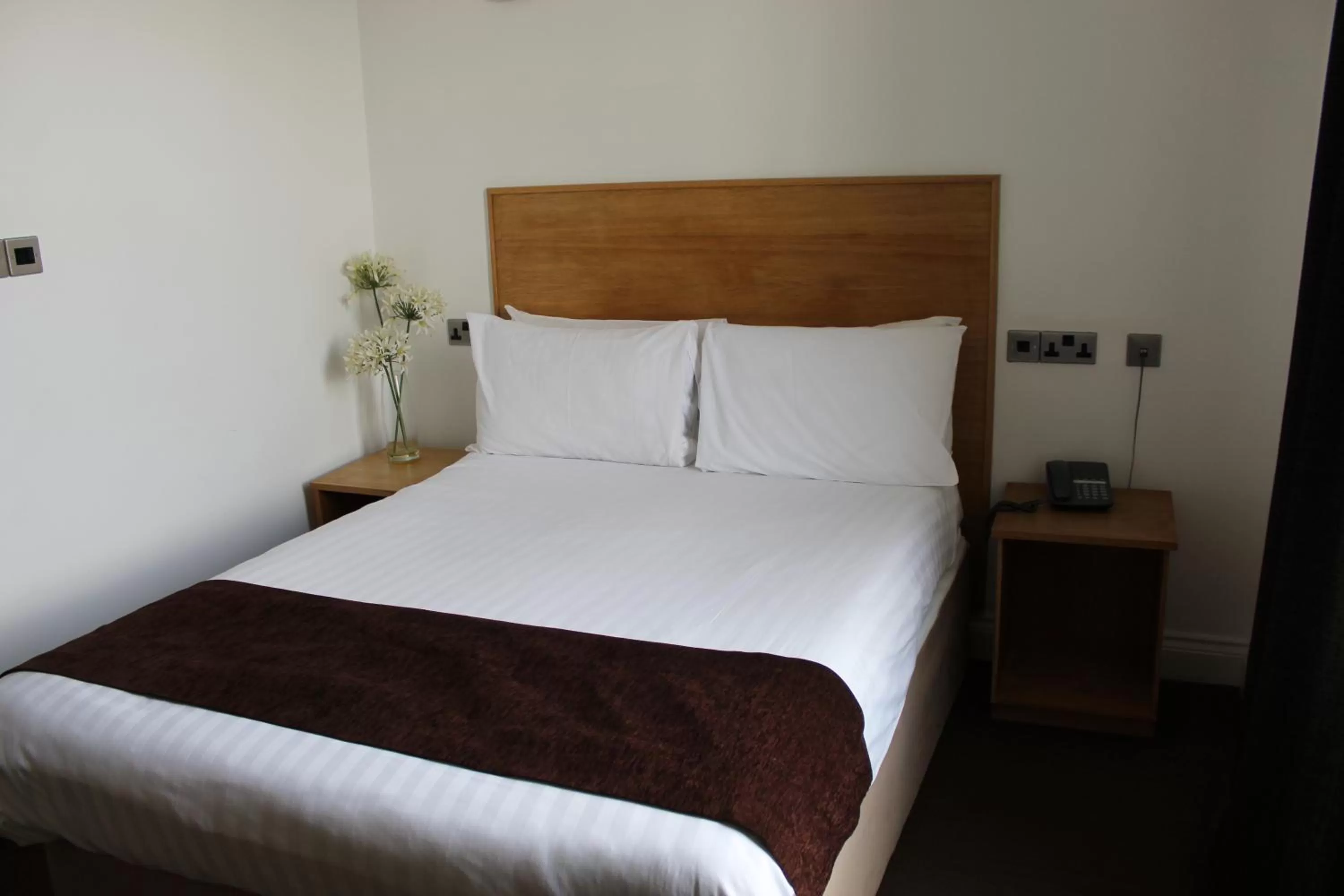 Bedroom, Bed in Four Saints Brig Y Don Hotel