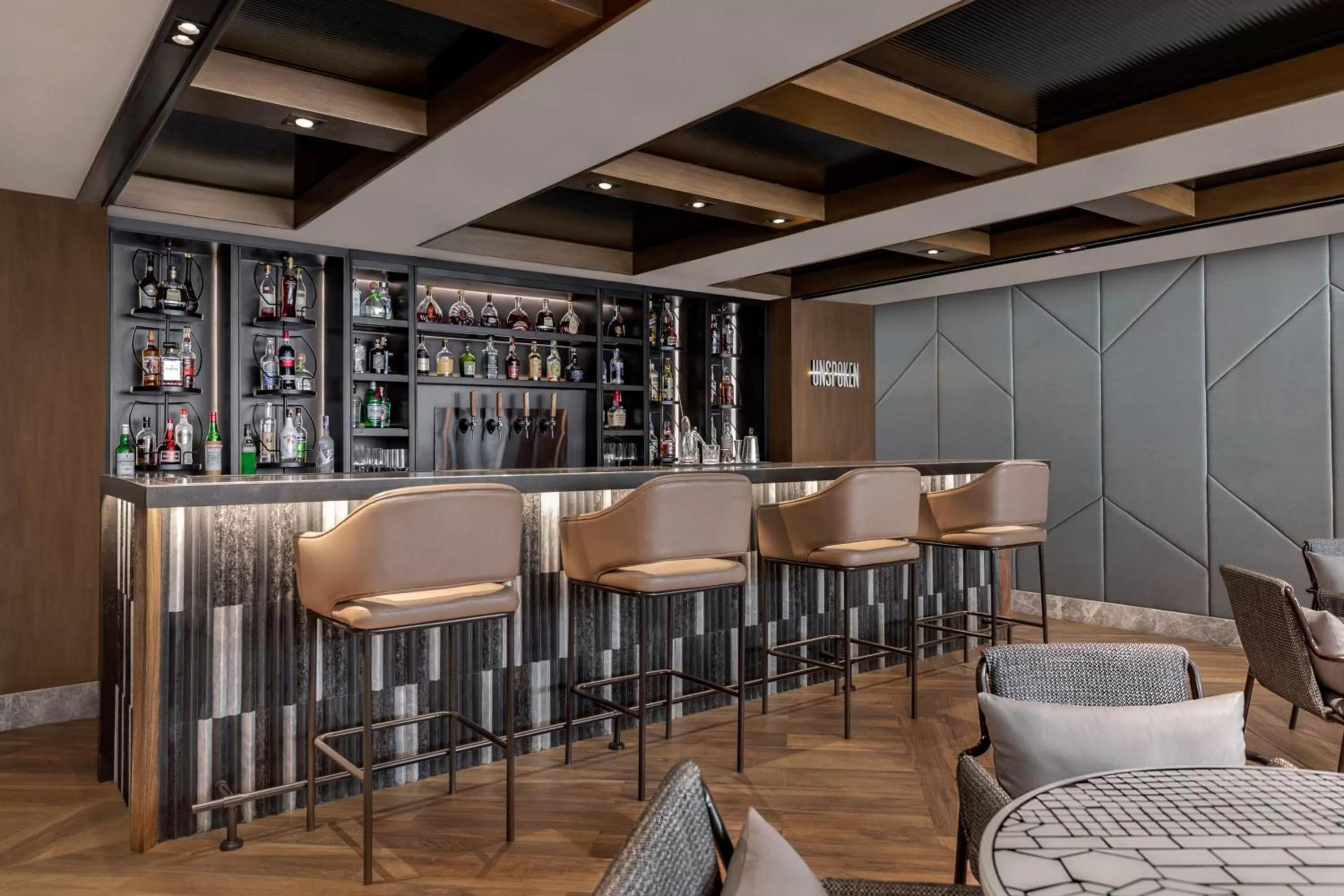 Lounge or bar in Sheraton Manila Bay