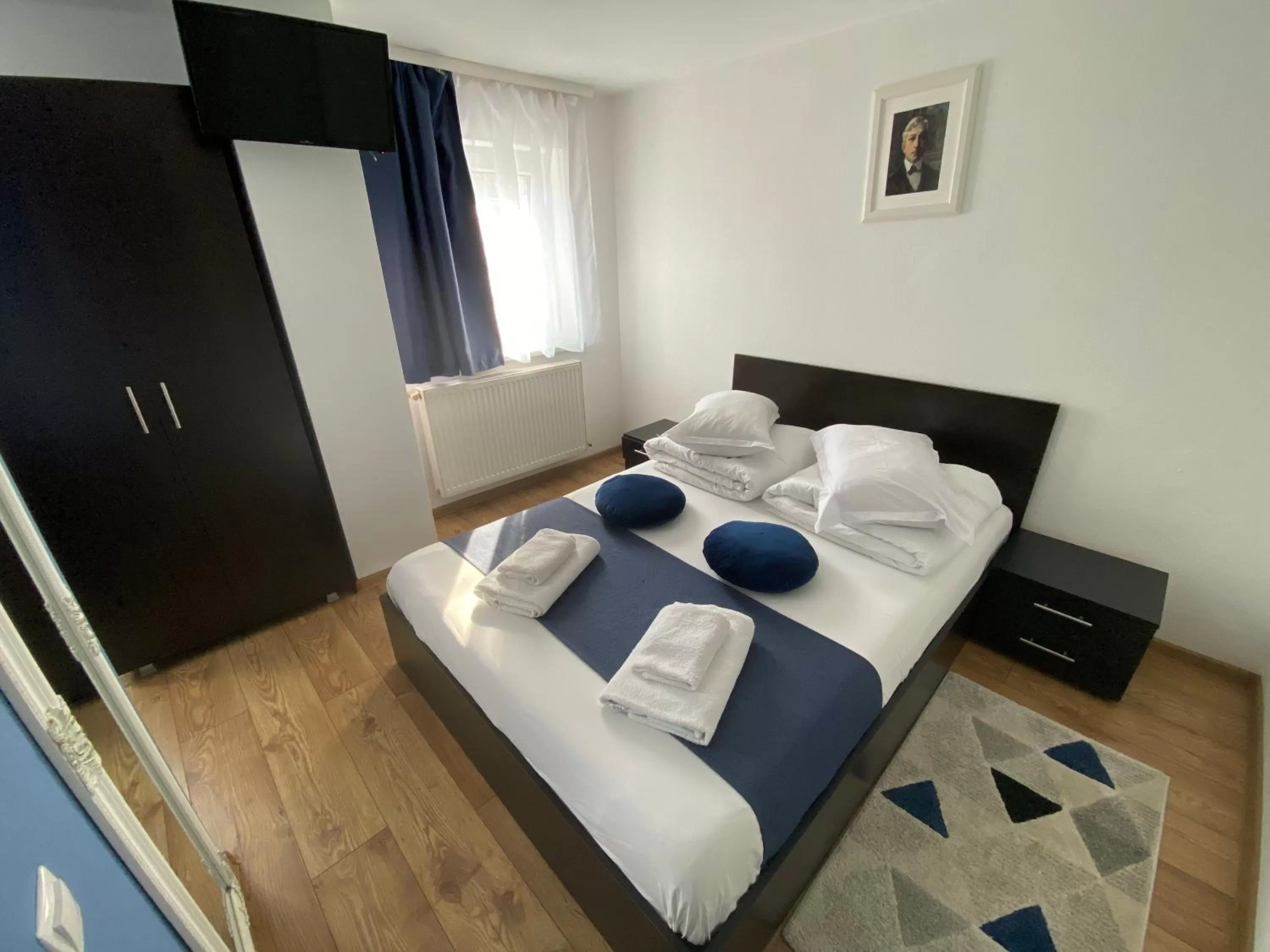 Photo of the whole room, Bed in Pensiunea Pictorilor