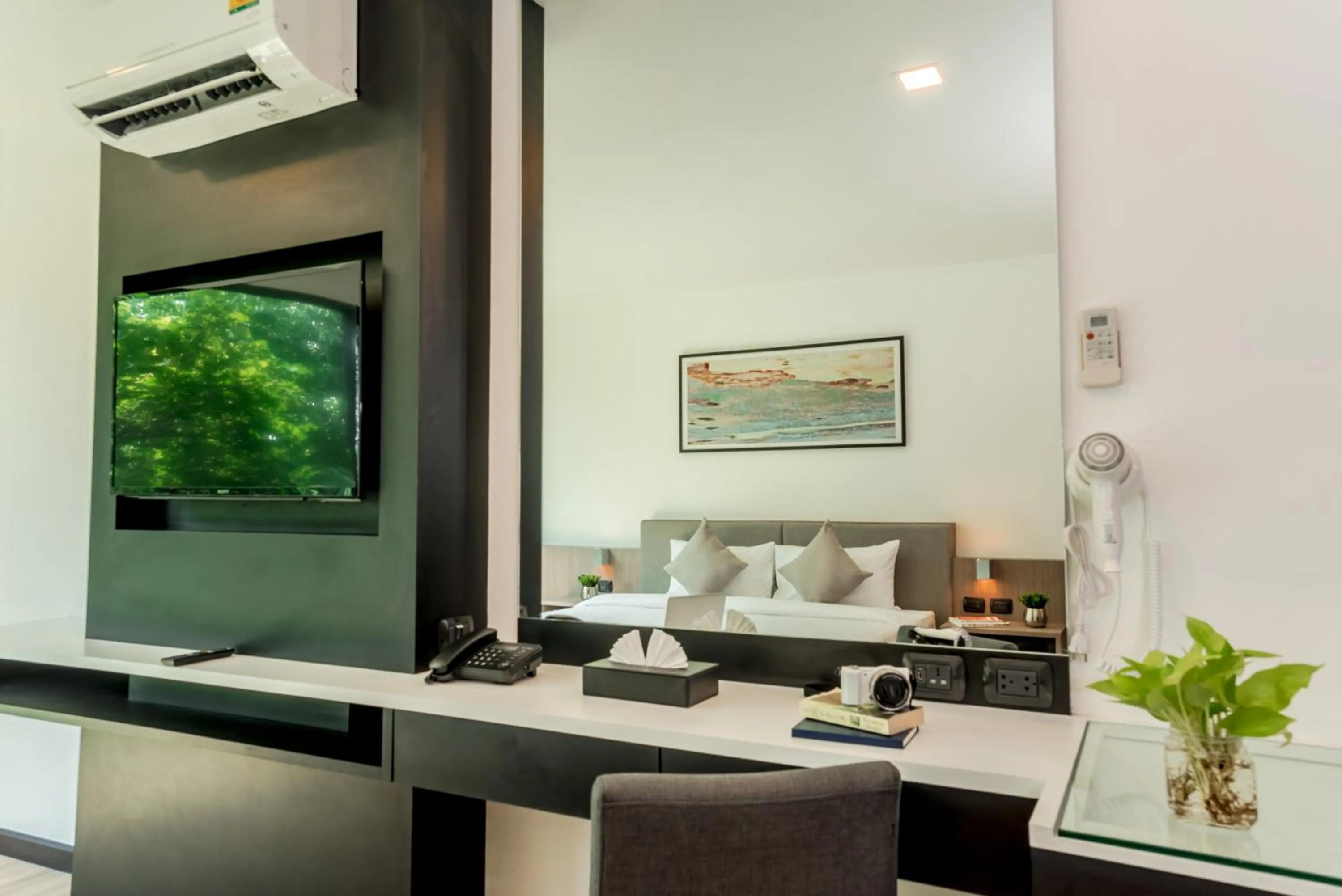 Photo of the whole room in Pause and Play Hotel