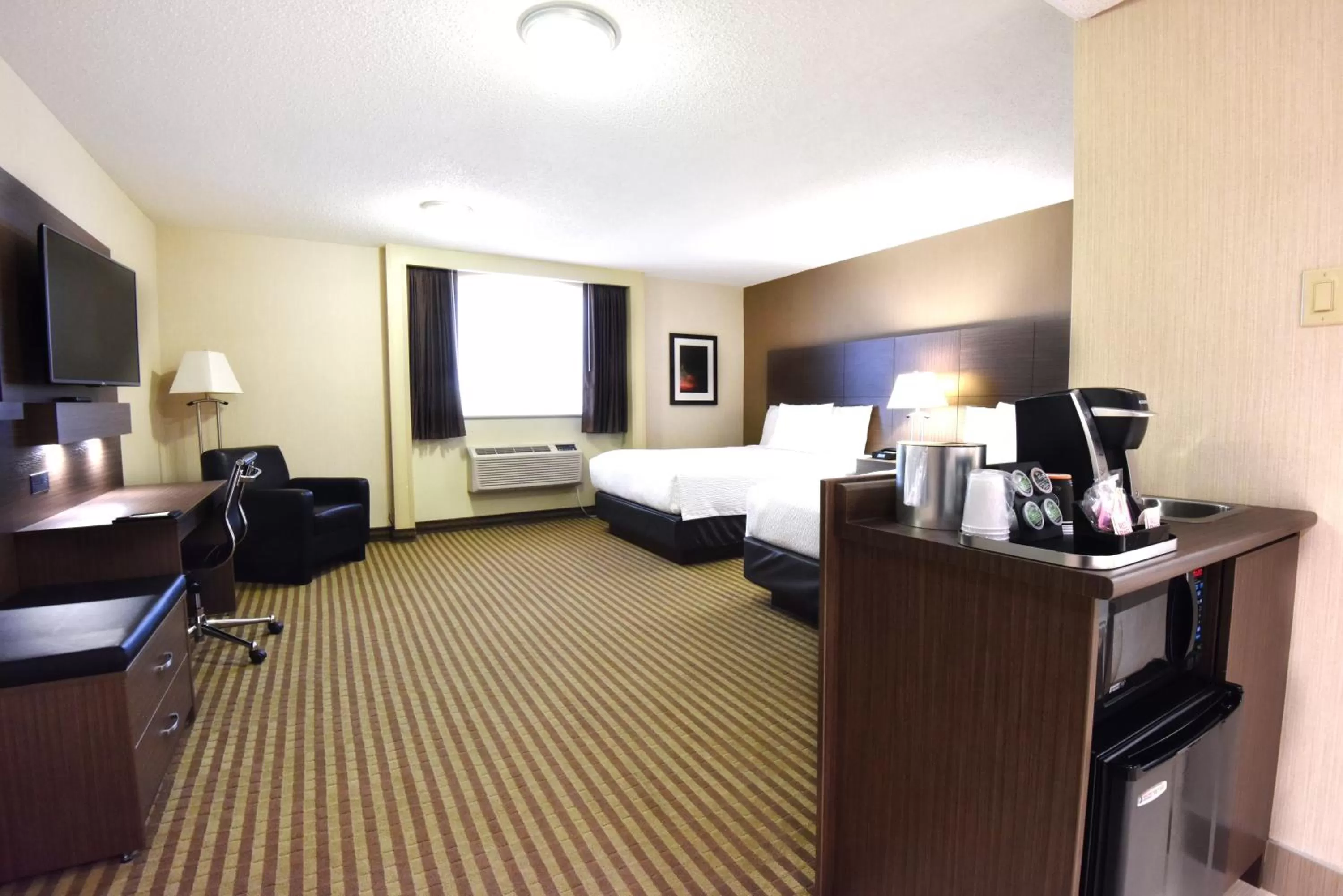 Bed in Victoria Inn Hotel and Convention Center Winnipeg