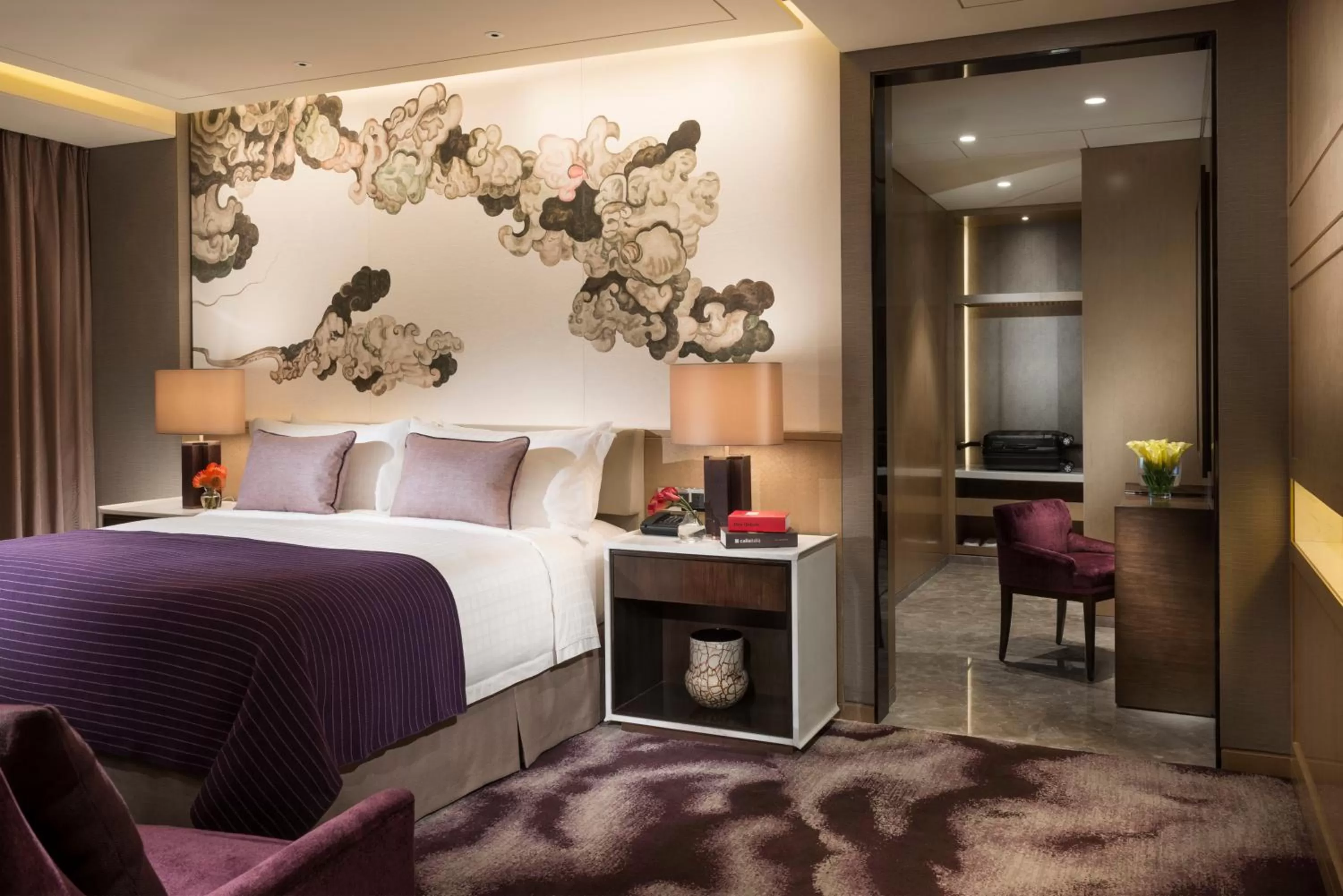 Bedroom, Bed in Four Seasons Hotel Shenzhen
