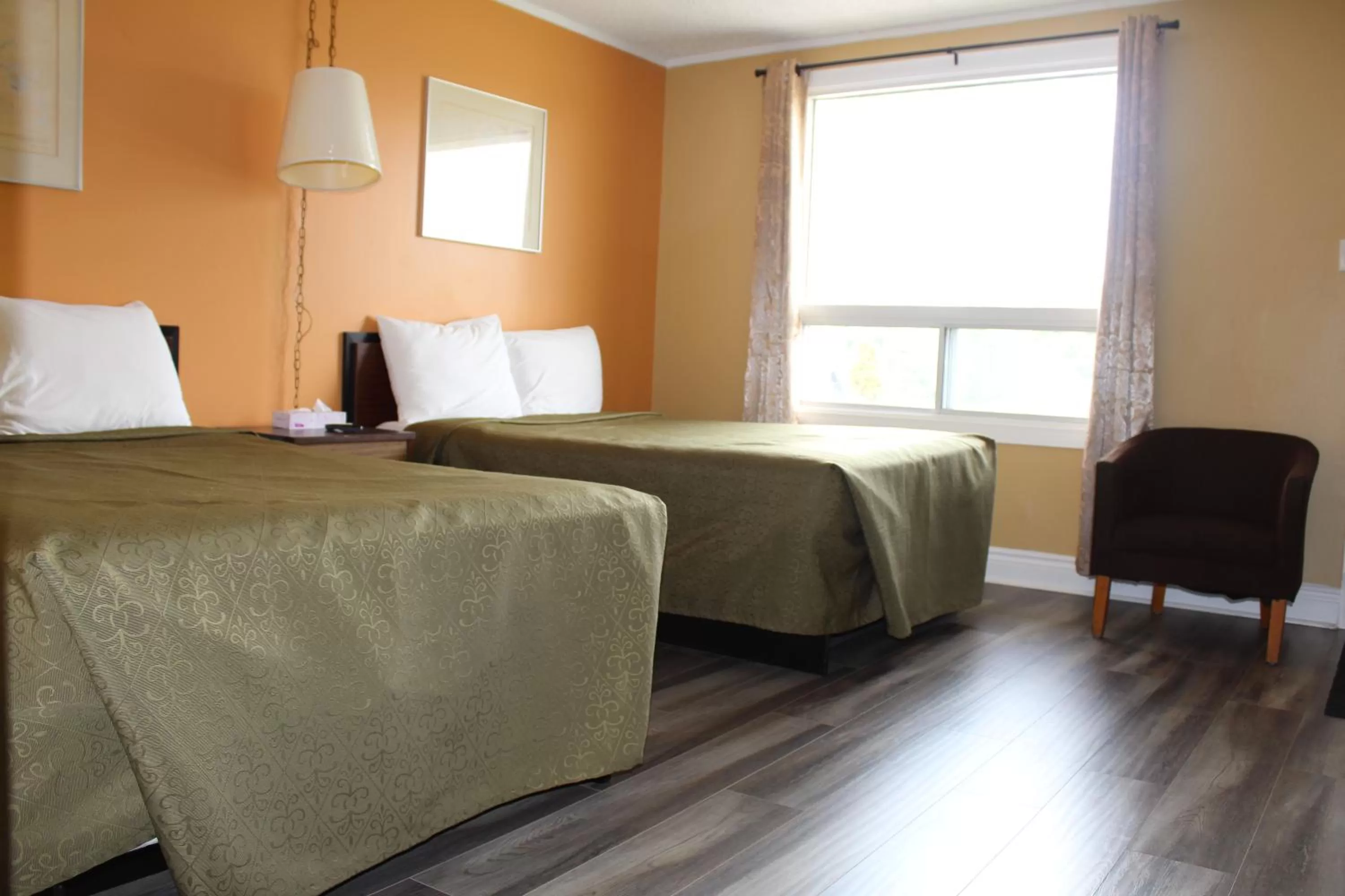 Bed in Travellers Inn