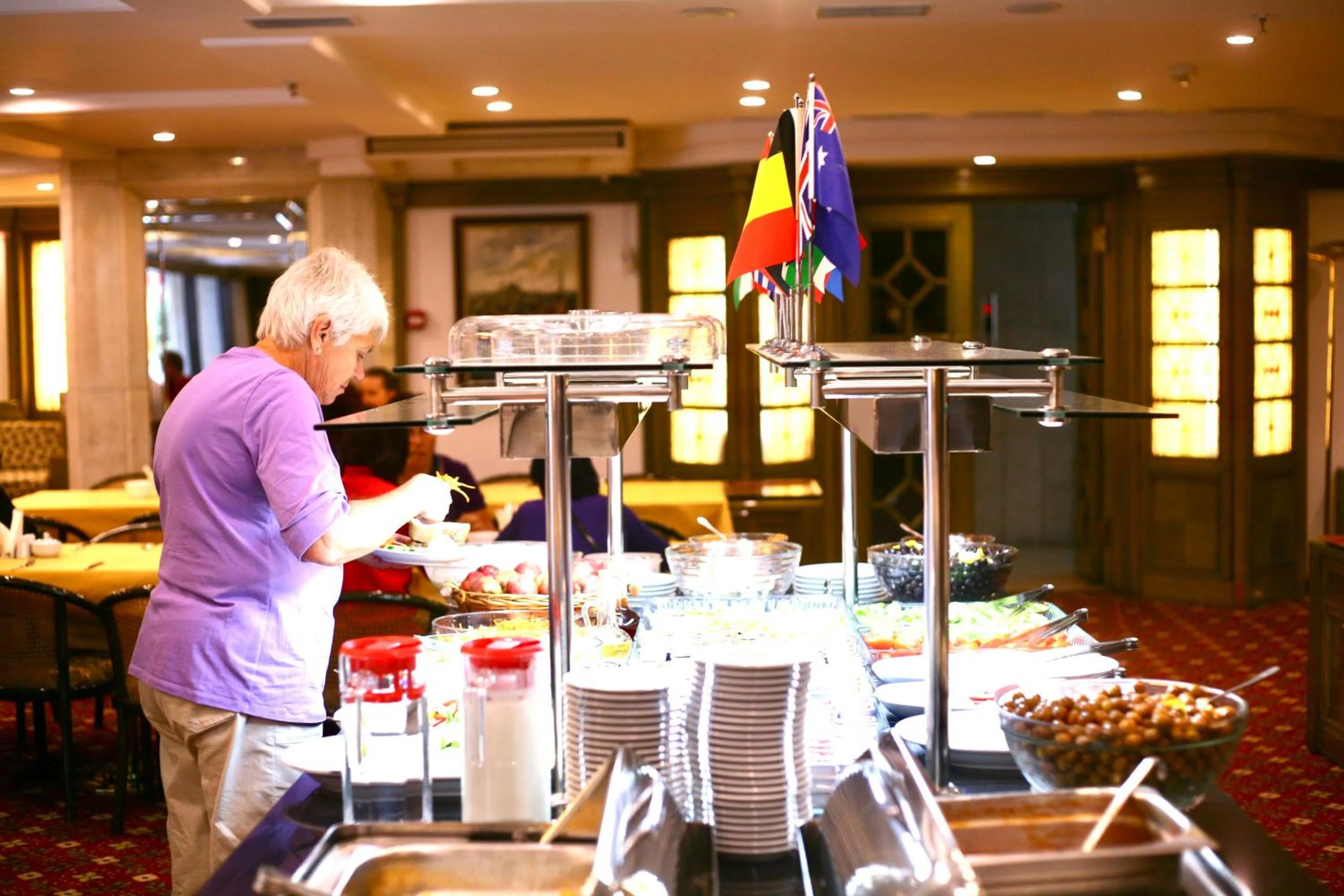 Restaurant/places to eat in Istanbul Royal Hotel