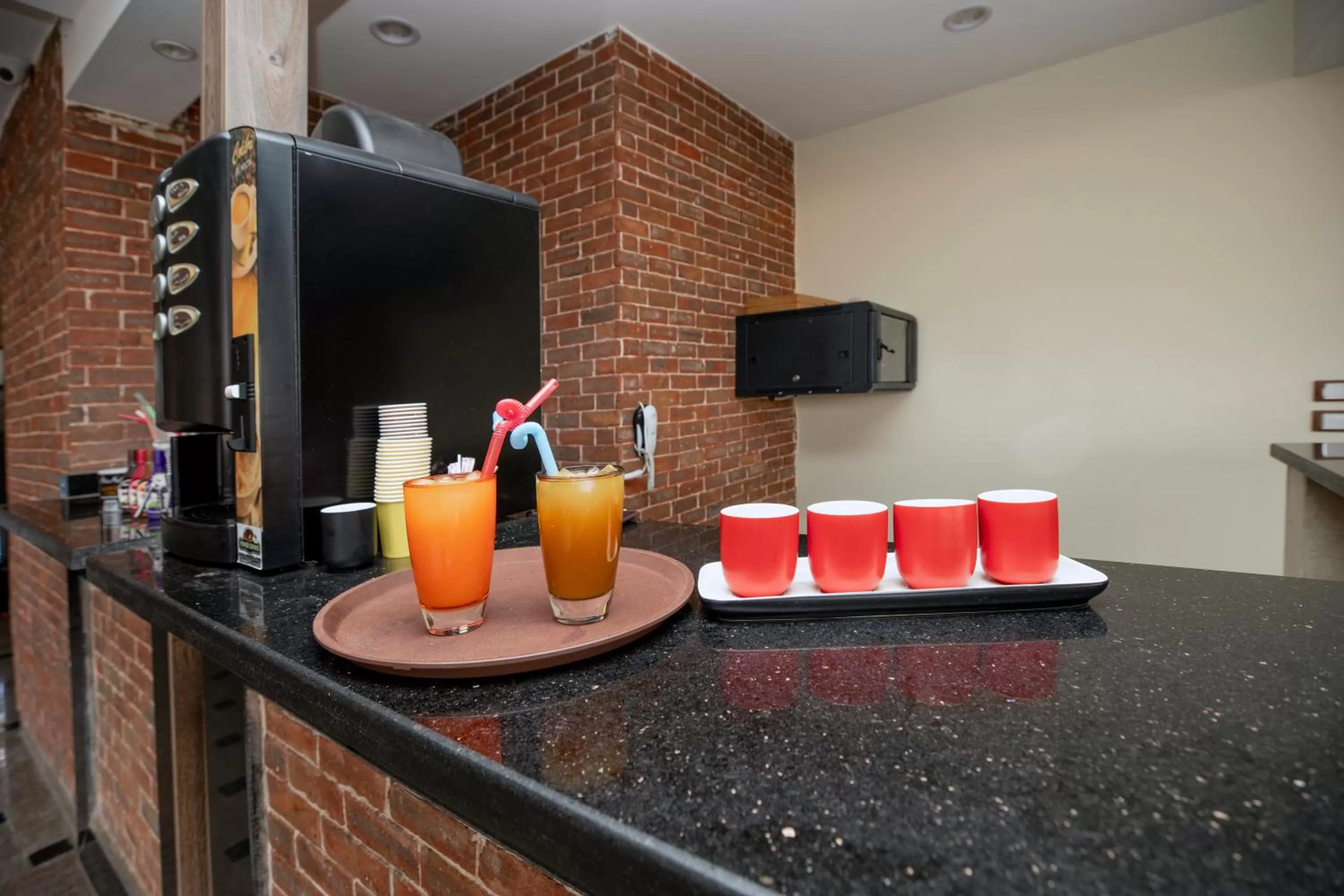 Drinks in Brothers Pyramids View Hotel