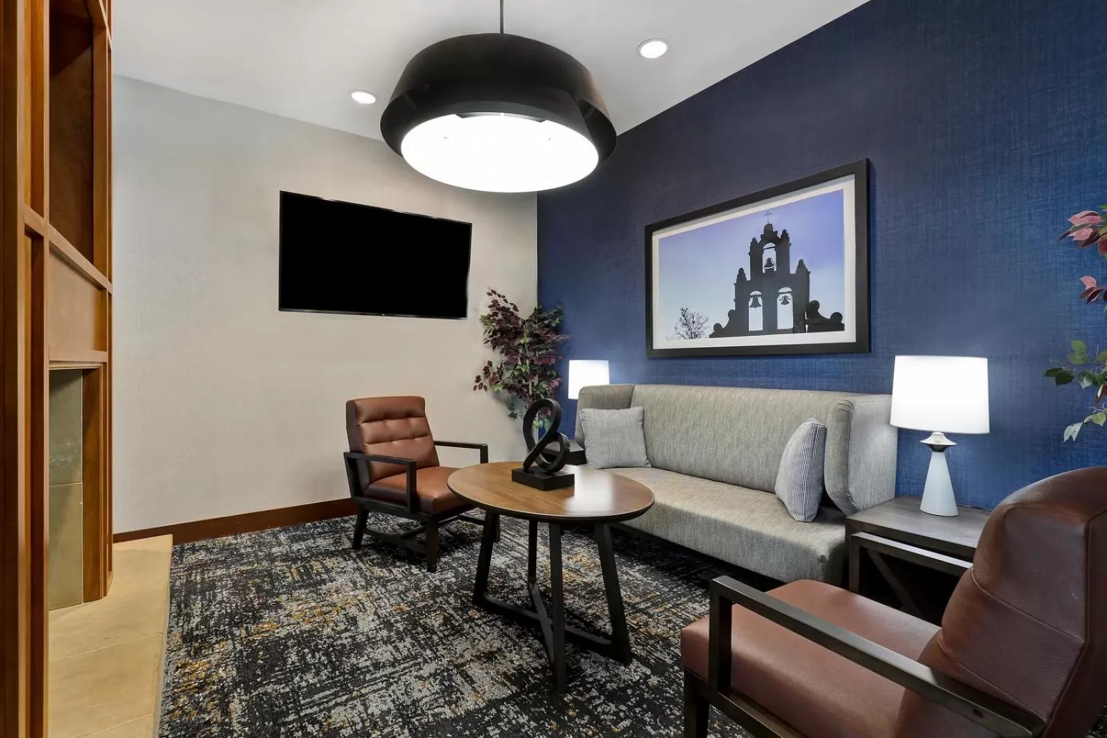 Communal lounge/ TV room in Hyatt Place San Antonio North Stone Oak