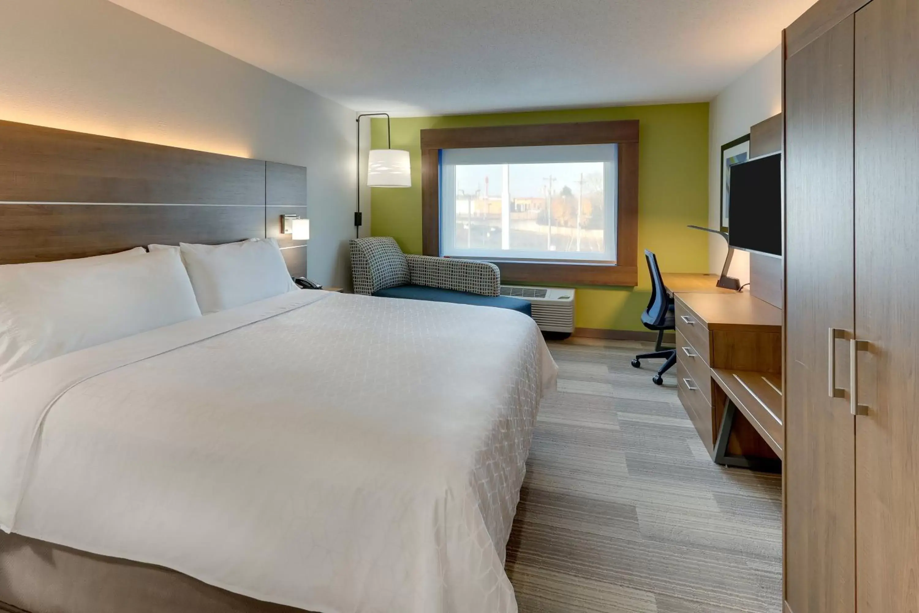 King Room - Hearing Accessible - Non-Smoking in Holiday Inn Express - Cincinnati North - Monroe, an IHG Hotel King Room - Hearing Accessible - Non-Smoking in Holiday Inn Express - Cincinnati North - Monroe, an IHG Hotel
